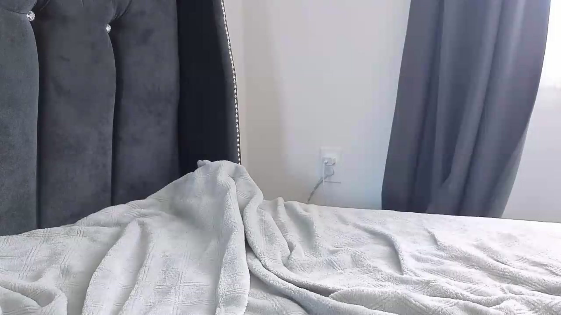 Gallery image thumbnail from Nicole_1286's myfreecams stream on, 06/18/2026, 19:20 image 3 of 20