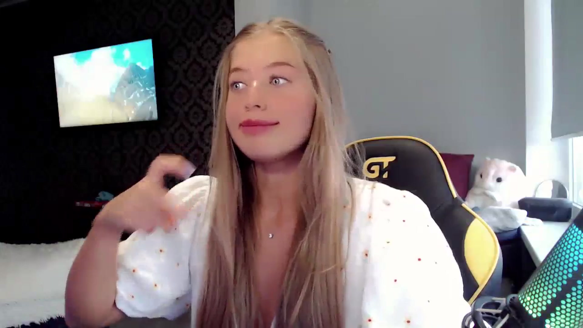 Gallery image thumbnail from Nicole_Bllare's myfreecams stream on, 09/18/2023, 16:27 image 3 of 20