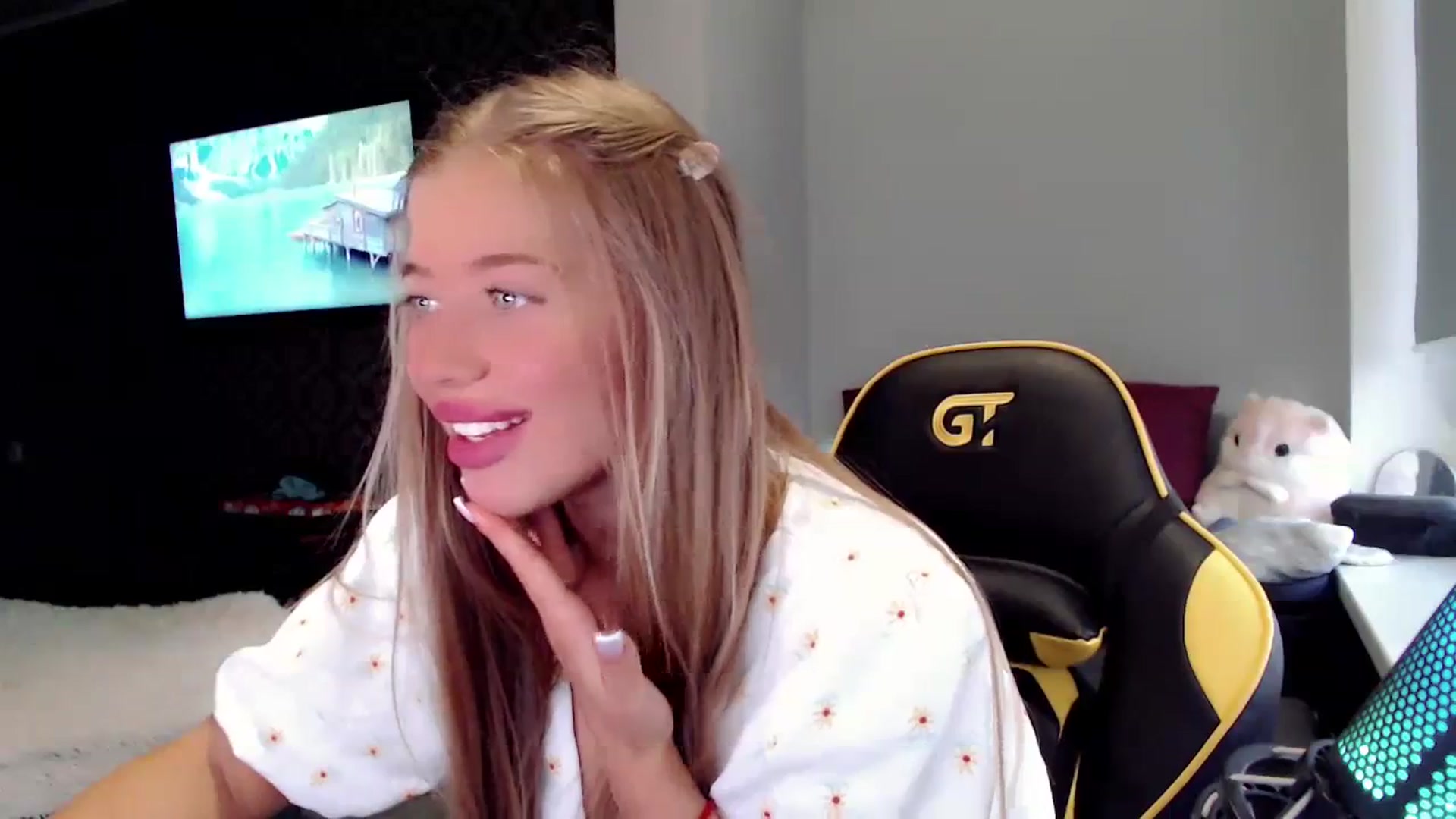 Gallery image thumbnail from Nicole_Bllare's myfreecams stream on, 09/18/2023, 16:27 image 8 of 20