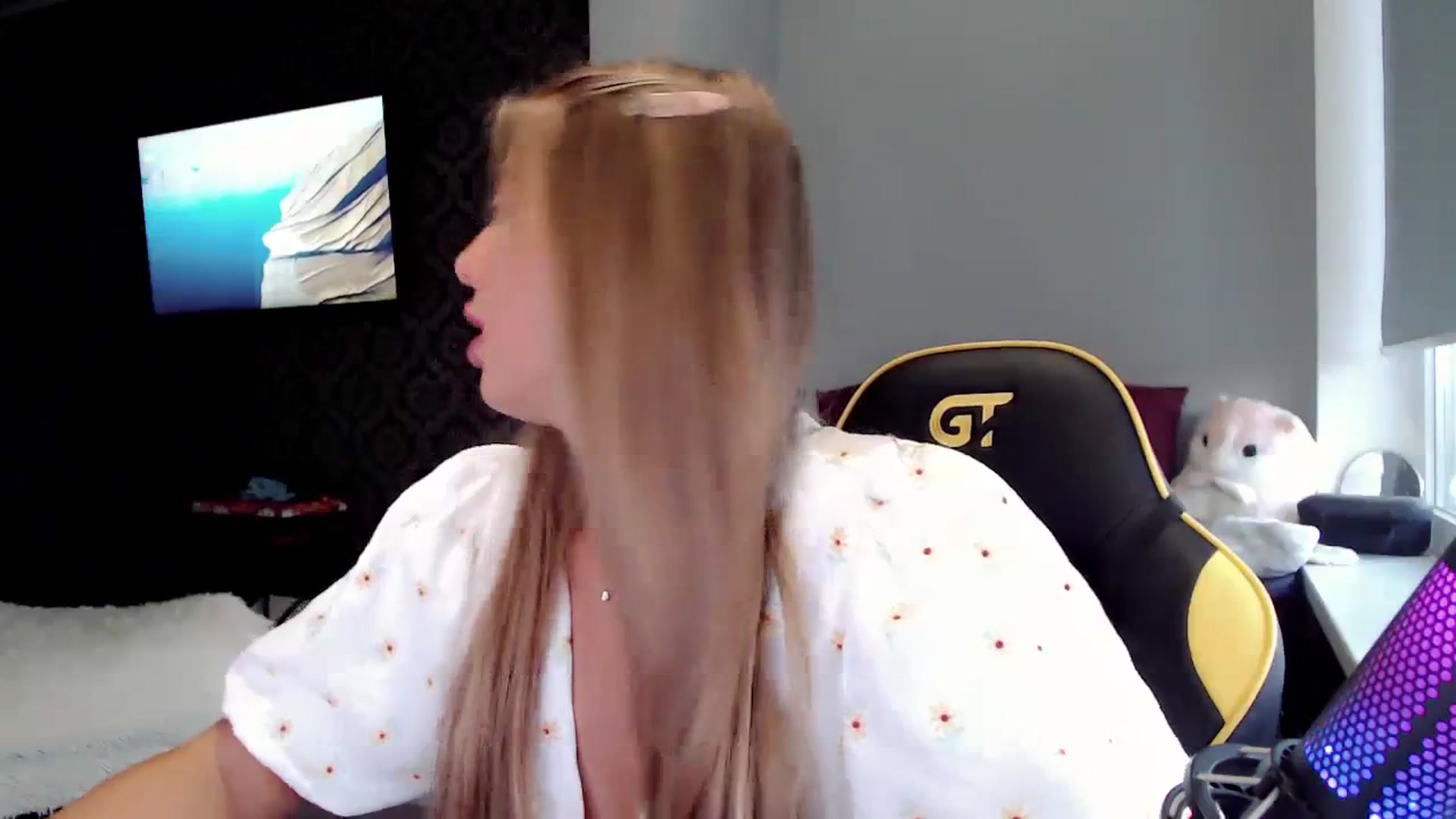 Gallery image thumbnail from Nicole_Bllare's myfreecams stream on, 09/18/2023, 16:27 image 4 of 20