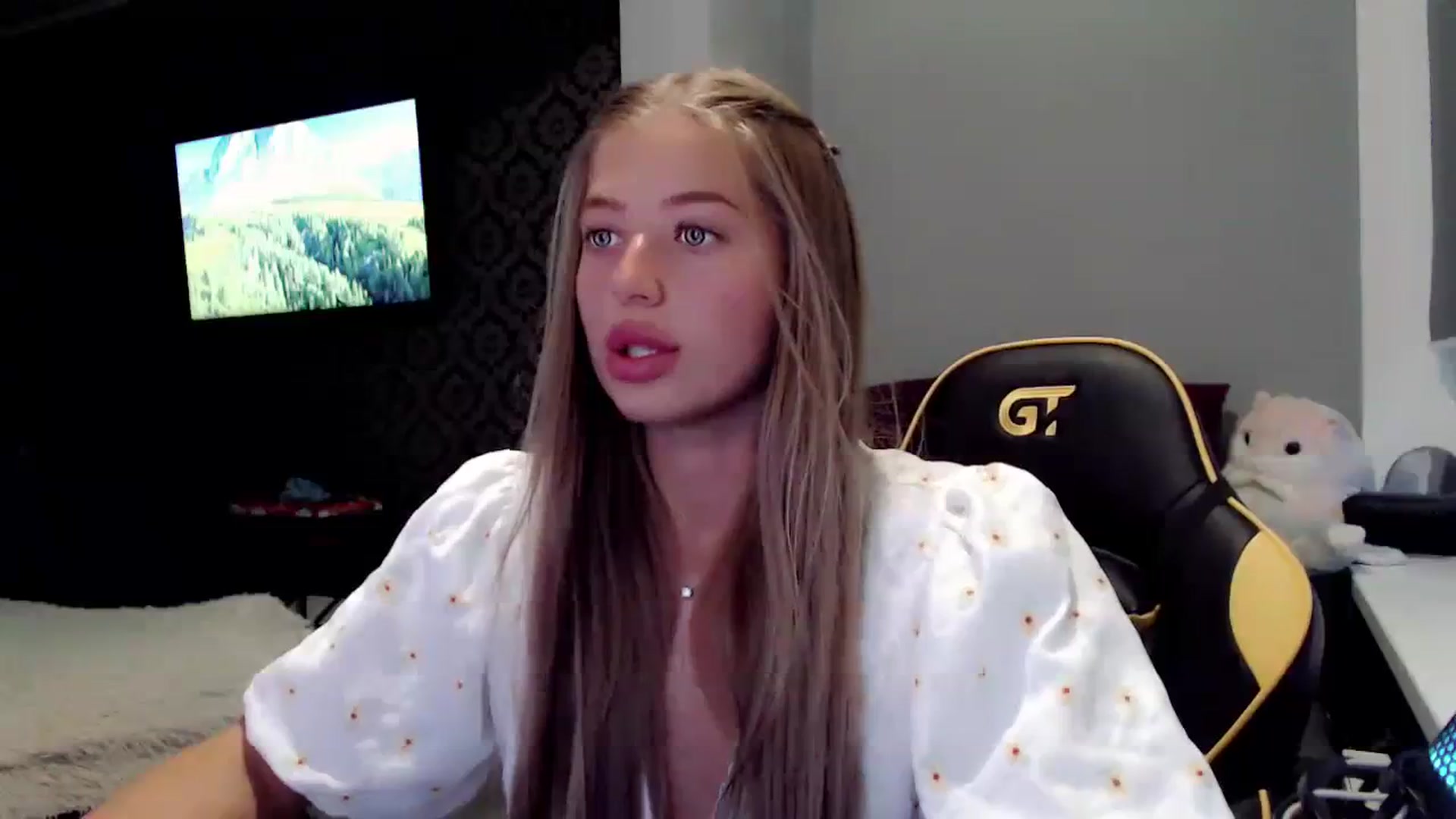 Gallery image thumbnail from Nicole_Bllare's myfreecams stream on, 09/18/2023, 16:27 image 18 of 20