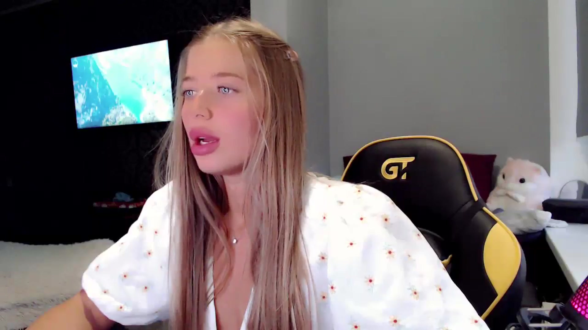 Gallery image thumbnail from Nicole_Bllare's myfreecams stream on, 09/18/2023, 16:27 image 12 of 20
