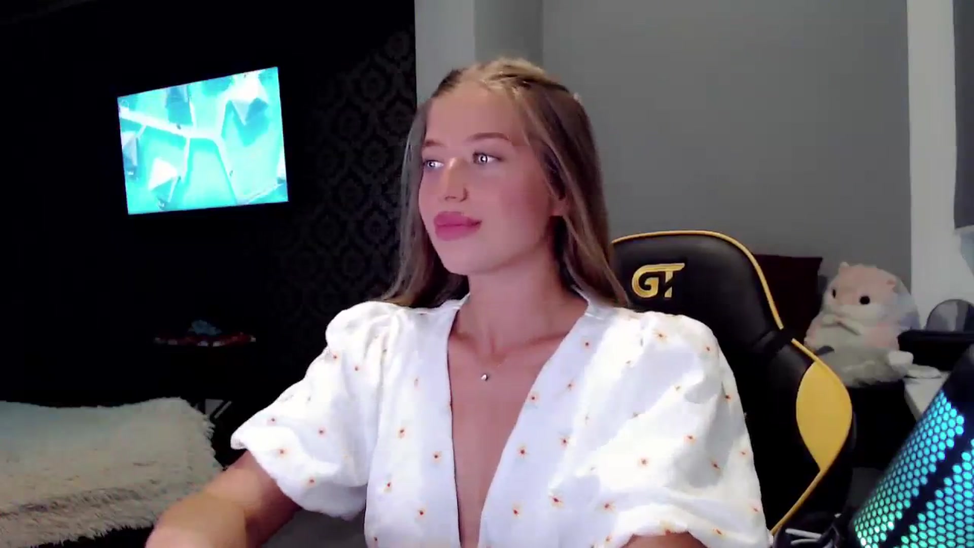 Gallery image thumbnail from Nicole_Bllare's myfreecams stream on, 09/18/2023, 16:27 image 20 of 20