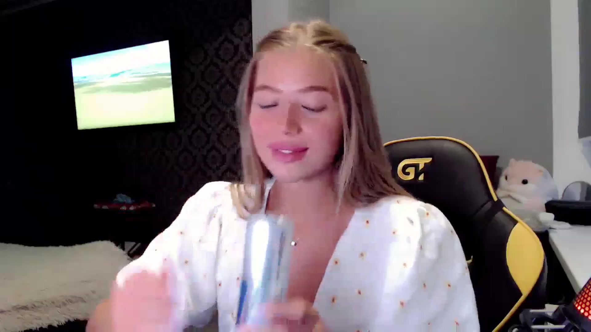Gallery image thumbnail from Nicole_Bllare's myfreecams stream on, 09/18/2023, 16:27 image 17 of 20
