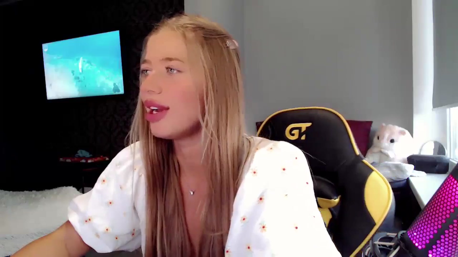 Gallery image thumbnail from Nicole_Bllare's myfreecams stream on, 09/18/2023, 16:27 image 2 of 20