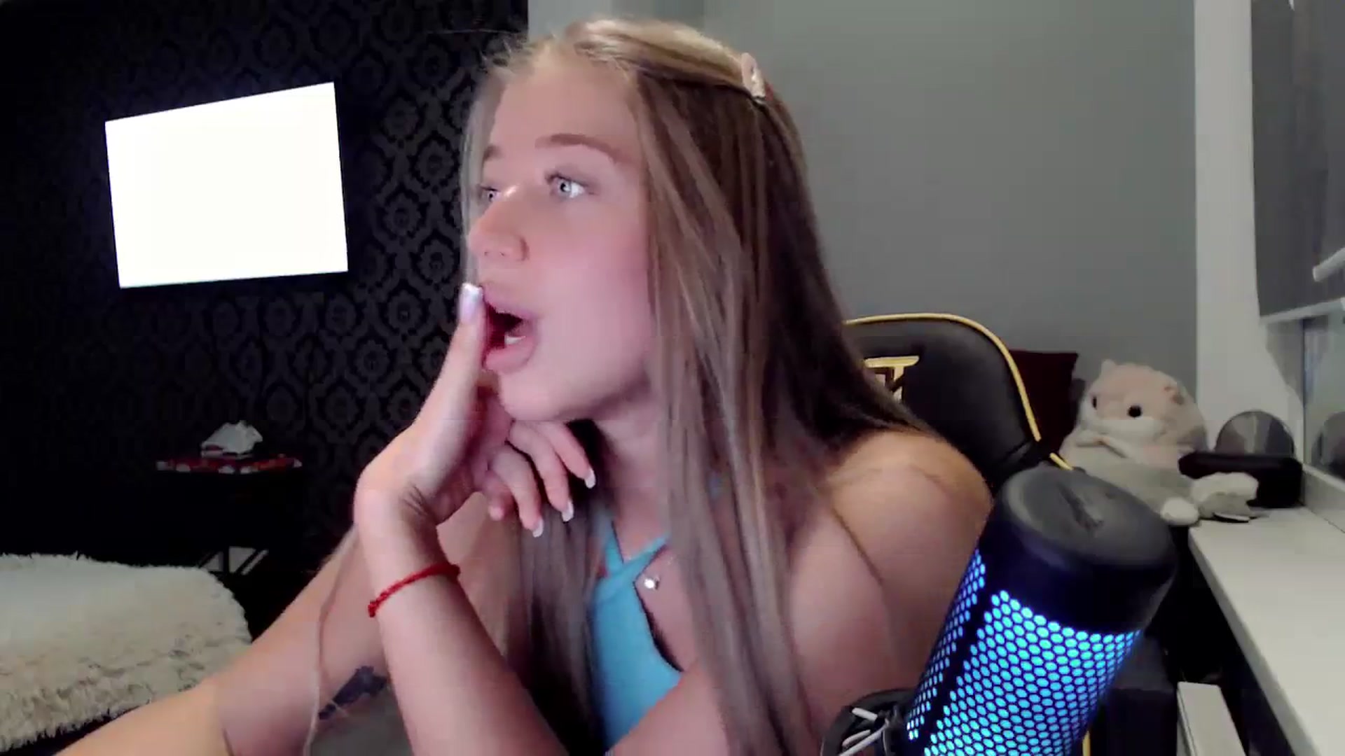 Gallery image thumbnail from Nicole_Bllare's myfreecams stream on, 09/19/2023, 19:45 image 11 of 20