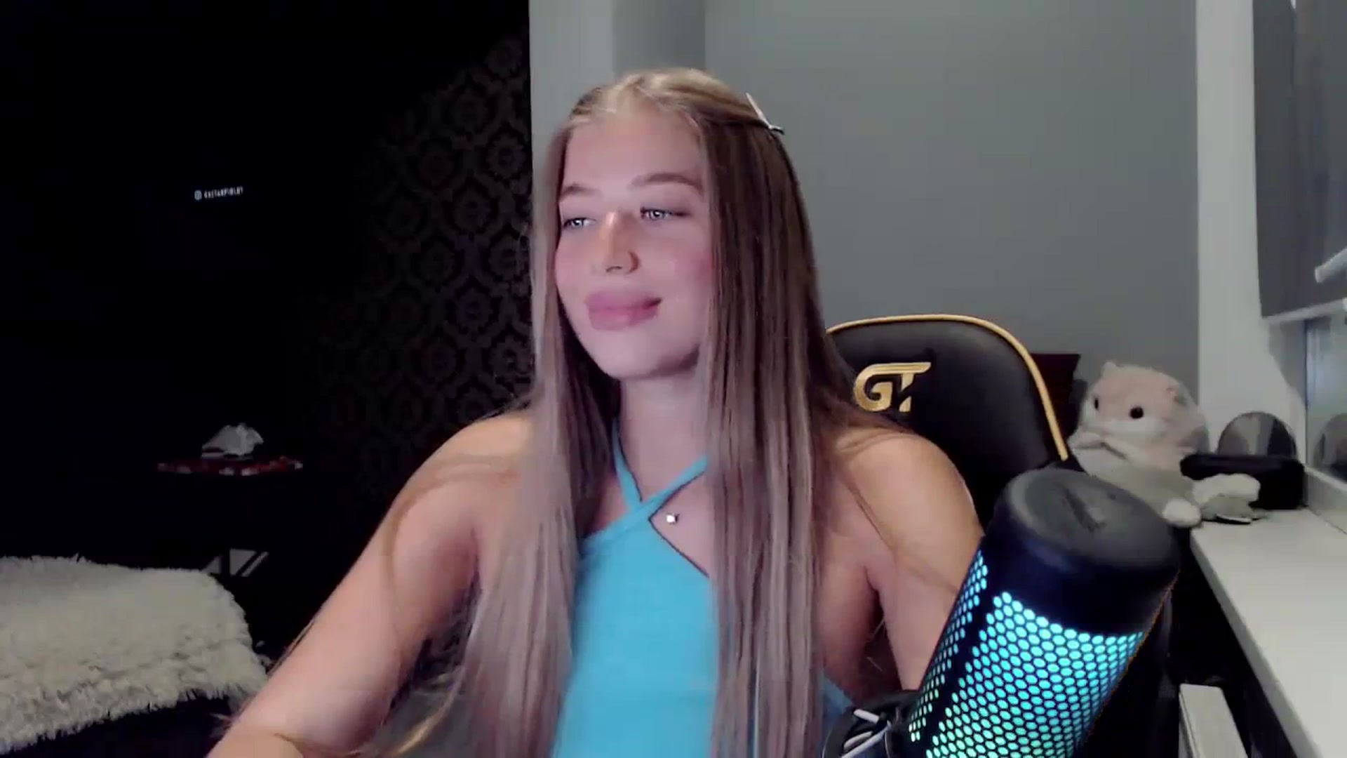 Gallery image thumbnail from Nicole_Bllare's myfreecams stream on, 09/19/2023, 19:45 image 8 of 20