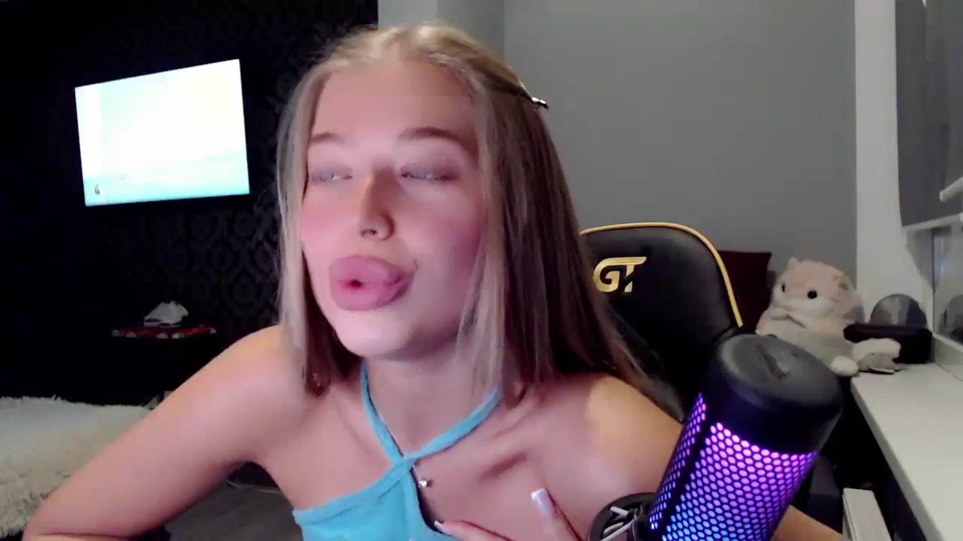 Gallery image thumbnail from Nicole_Bllare's myfreecams stream on, 09/19/2023, 19:45 image 14 of 20