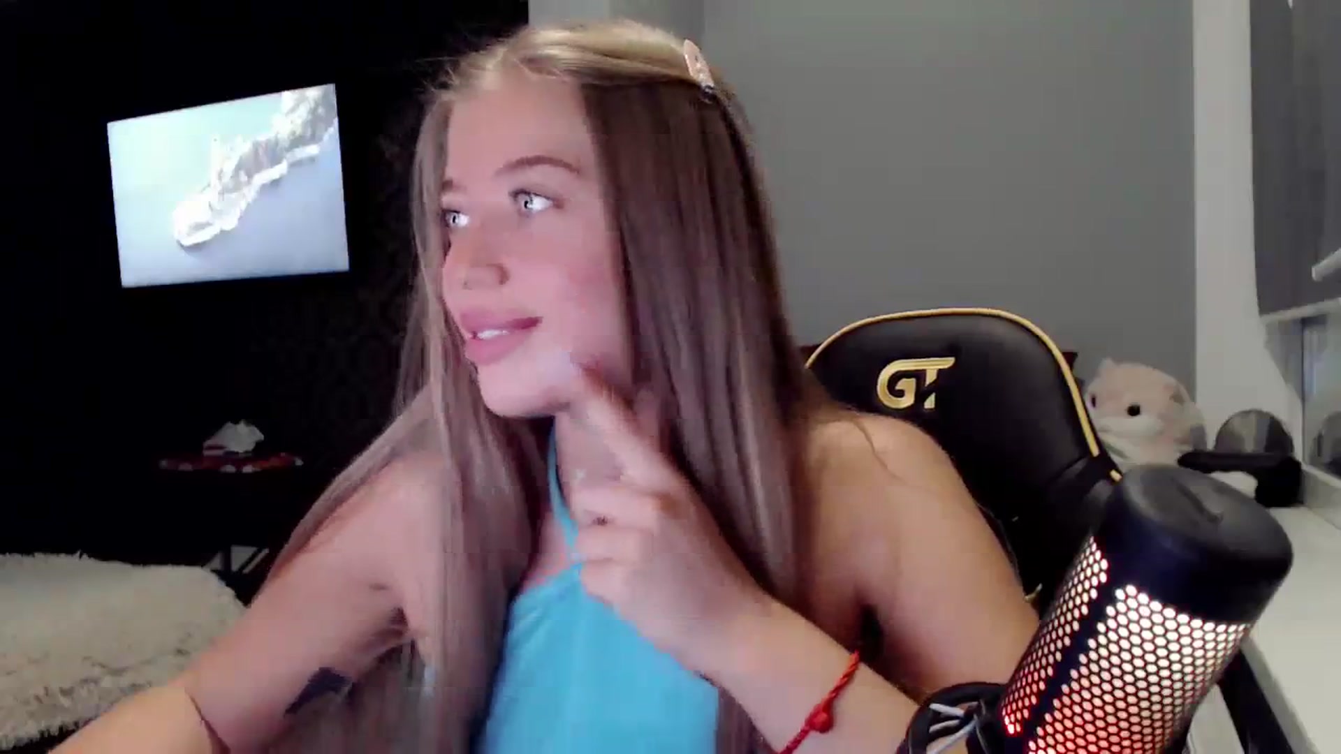 Gallery image thumbnail from Nicole_Bllare's myfreecams stream on, 09/19/2023, 19:45 image 4 of 20