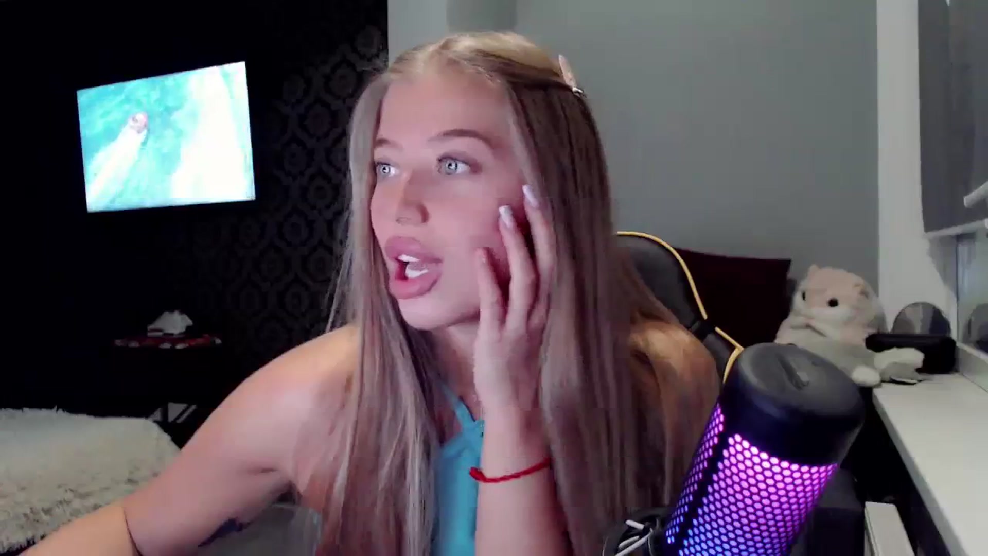 Gallery image thumbnail from Nicole_Bllare's myfreecams stream on, 09/19/2023, 19:45 image 15 of 20