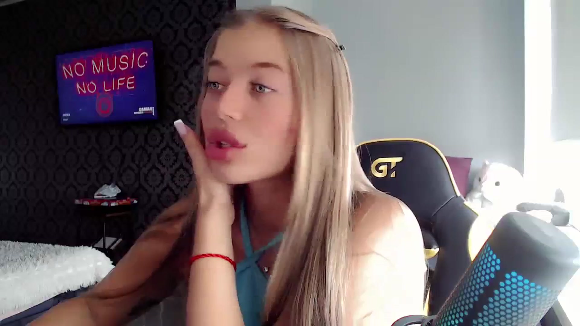 Gallery image thumbnail from Nicole_Bllare's myfreecams stream on, 09/20/2023, 12:22 image 10 of 20