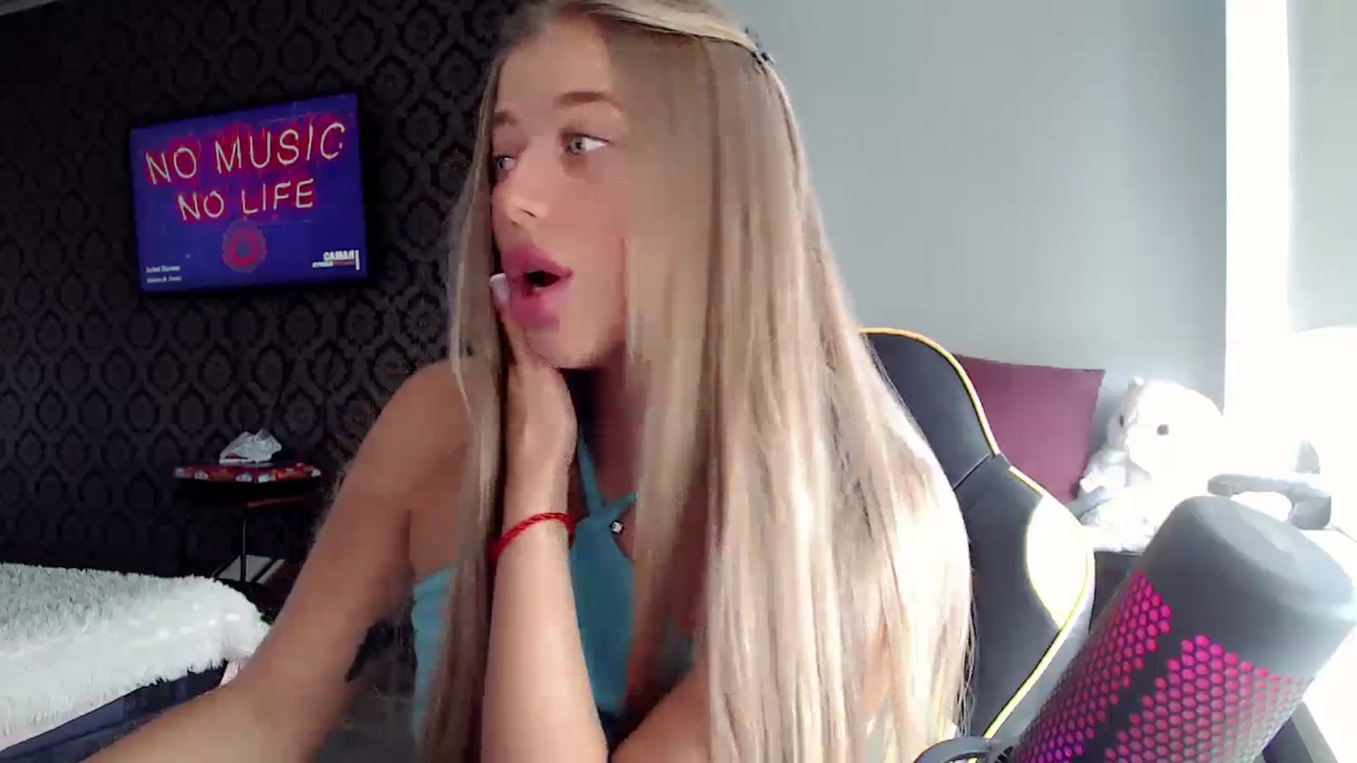 Gallery image thumbnail from Nicole_Bllare's myfreecams stream on, 09/20/2023, 12:22 image 16 of 20