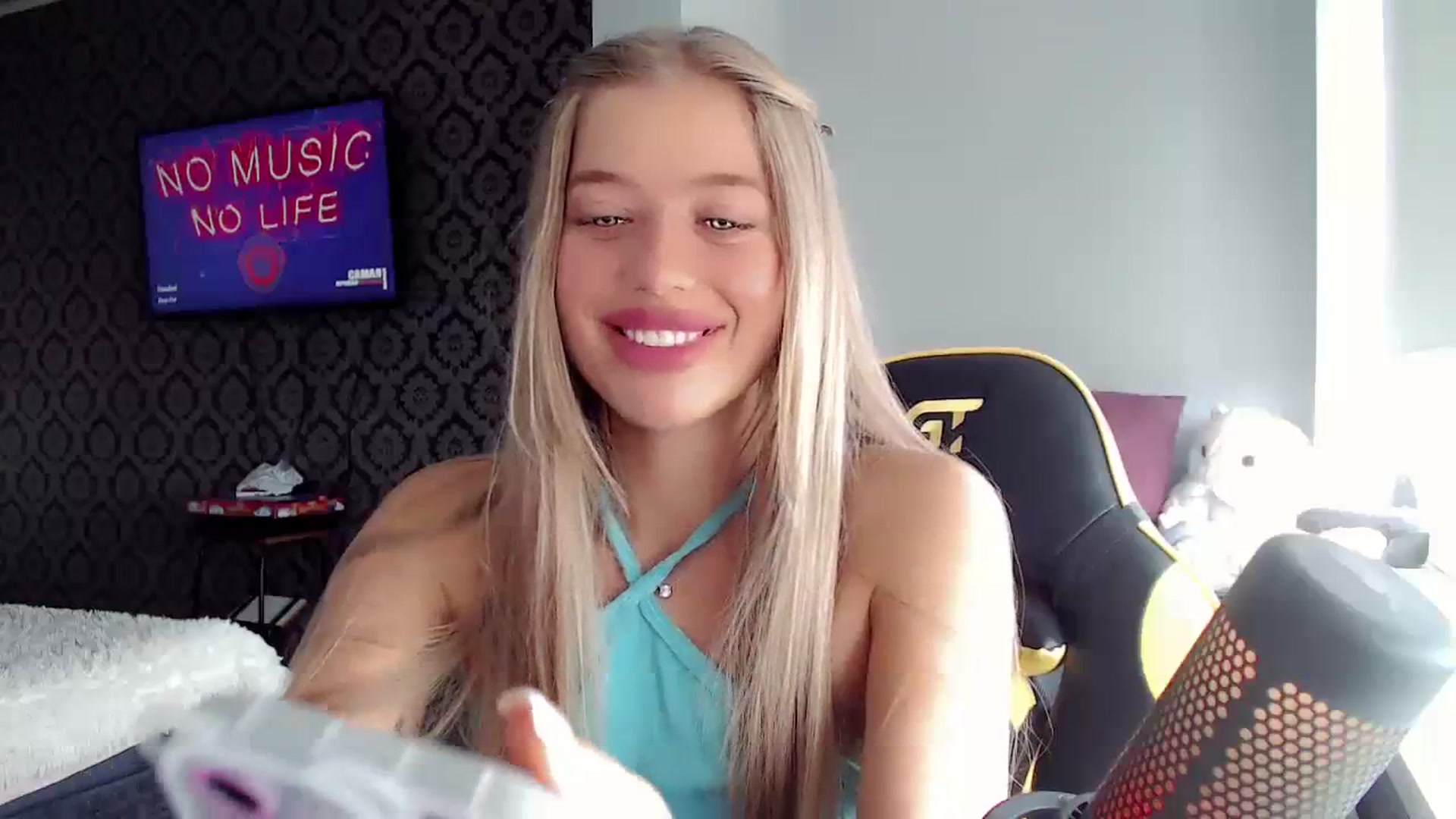 Gallery image thumbnail from Nicole_Bllare's myfreecams stream on, 09/20/2023, 12:22 image 14 of 20