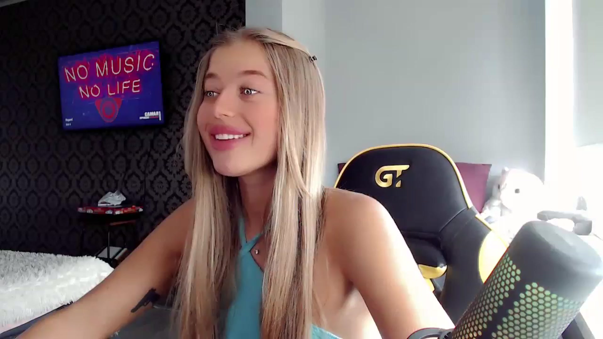 Gallery image thumbnail from Nicole_Bllare's myfreecams stream on, 09/20/2023, 12:22 image 7 of 20