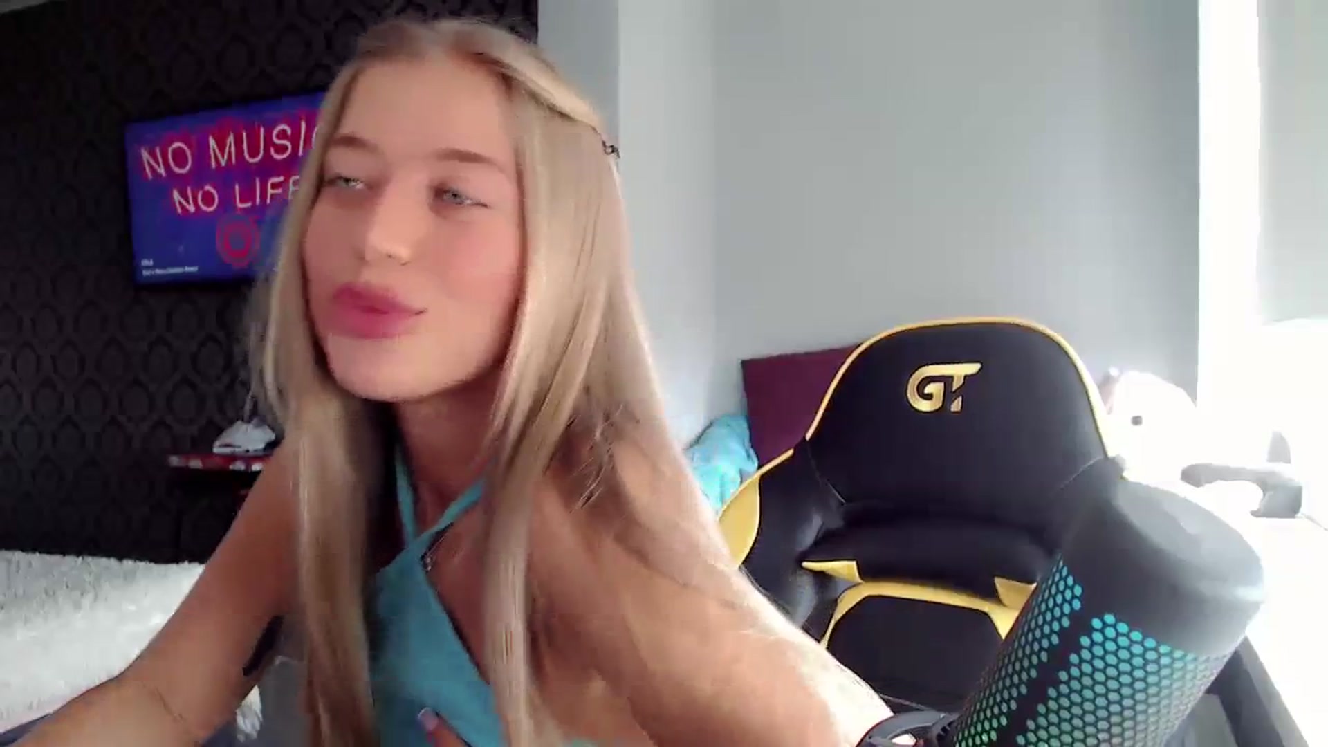 Gallery image thumbnail from Nicole_Bllare's myfreecams stream on, 09/20/2023, 12:22 image 17 of 20