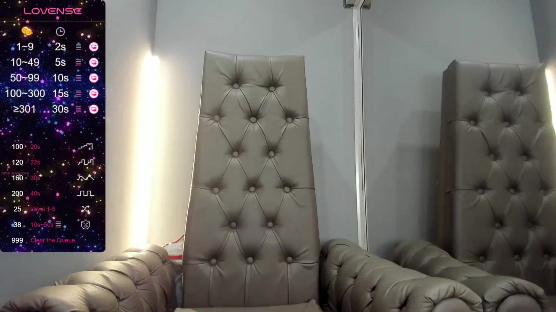 Gallery image thumbnail from Nicole_Kramm's myfreecams stream on, 05/16/2024, 12:31 image 14 of 20