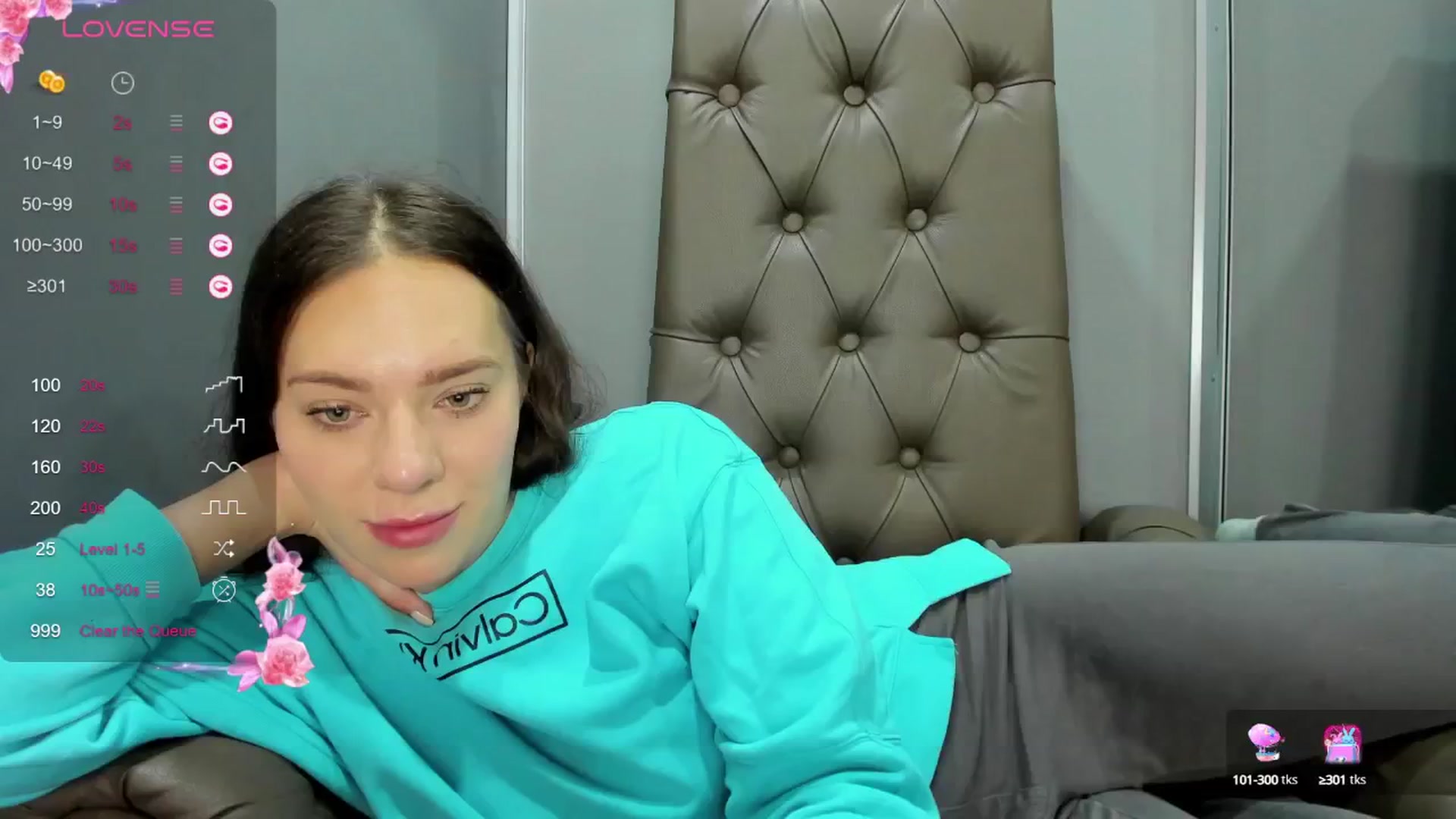 Gallery image thumbnail from Nicole_Kramm's myfreecams stream on, 10/27/2024, 12:07 image 14 of 20