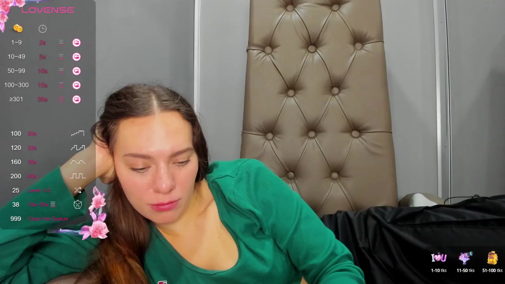 Gallery image thumbnail from Nicole_Kramm's myfreecams stream on, 11/30/2024, 14:16 image 10 of 20