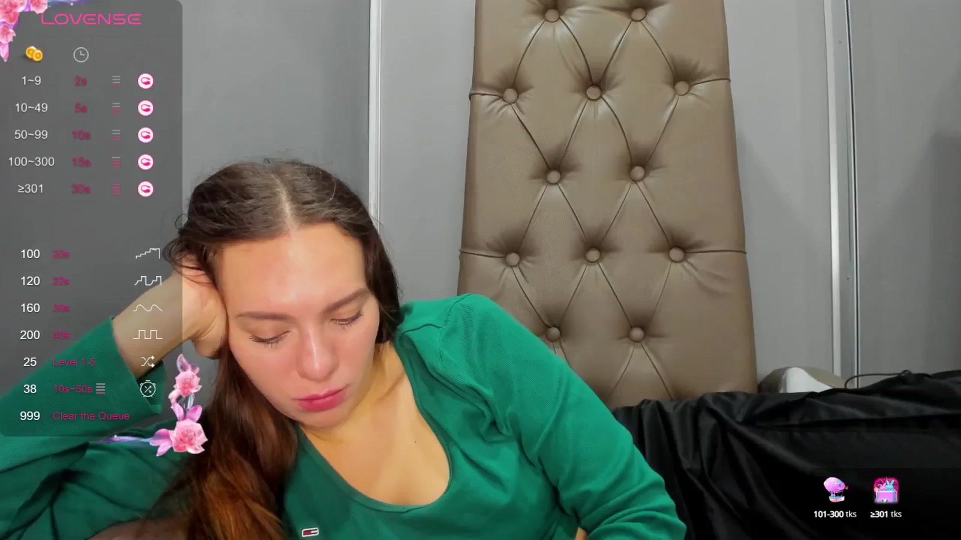 Gallery image thumbnail from Nicole_Kramm's myfreecams stream on, 11/30/2024, 14:16 image 9 of 20