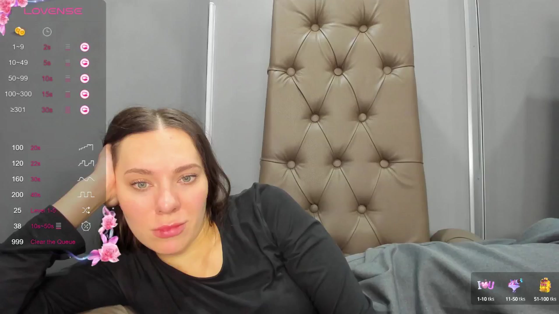 Gallery image thumbnail from Nicole_Kramm's myfreecams stream on, 12/18/2024, 11:16 image 14 of 20
