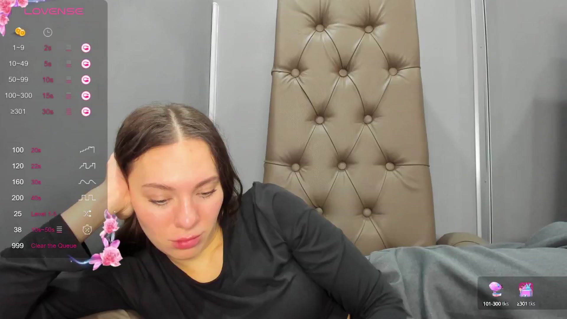 Gallery image thumbnail from Nicole_Kramm's myfreecams stream on, 12/18/2024, 11:16 image 2 of 20