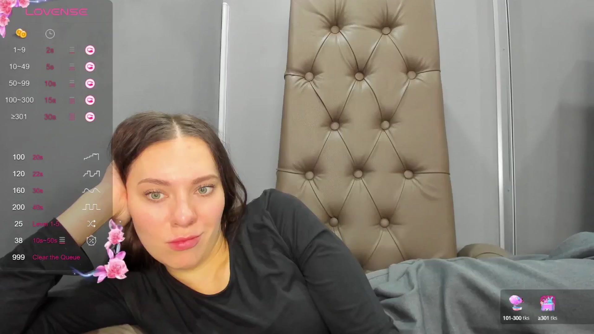 Gallery image thumbnail from Nicole_Kramm's myfreecams stream on, 12/18/2024, 11:16 image 10 of 20