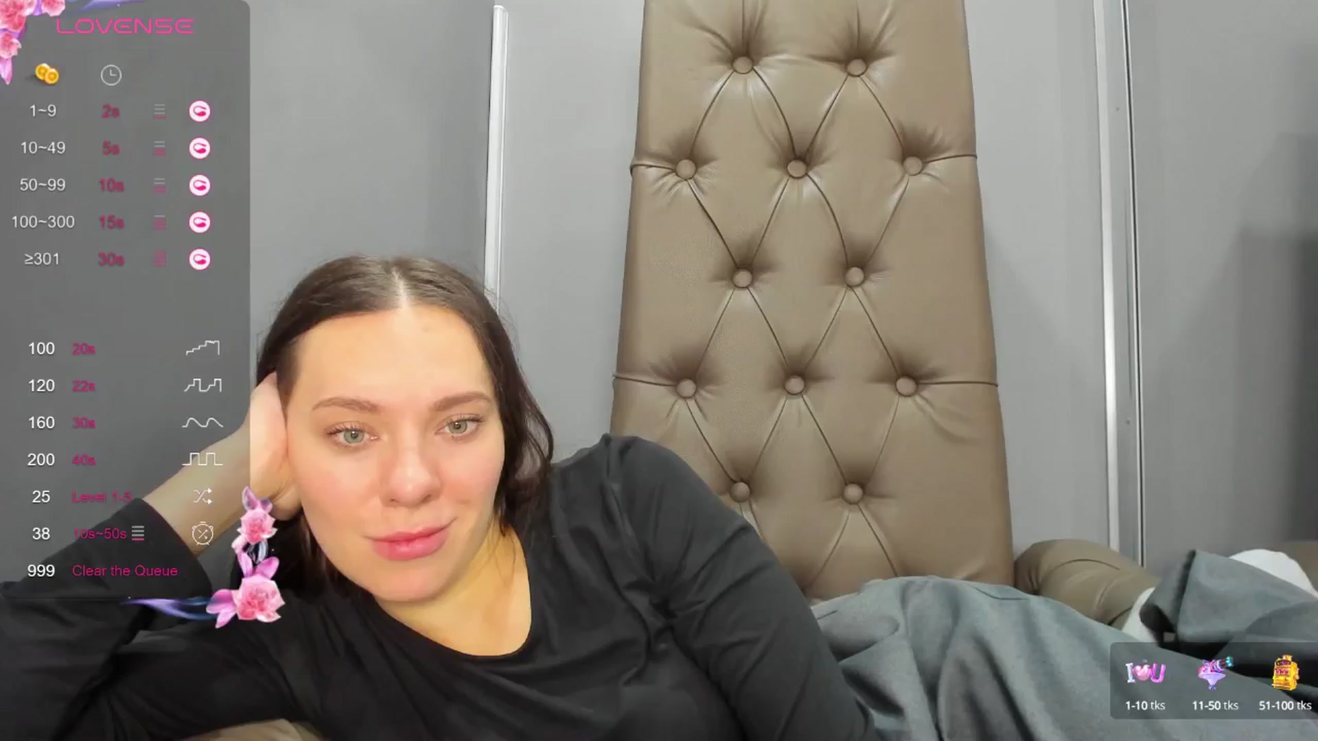 Gallery image thumbnail from Nicole_Kramm's myfreecams stream on, 12/18/2024, 11:16 image 17 of 20