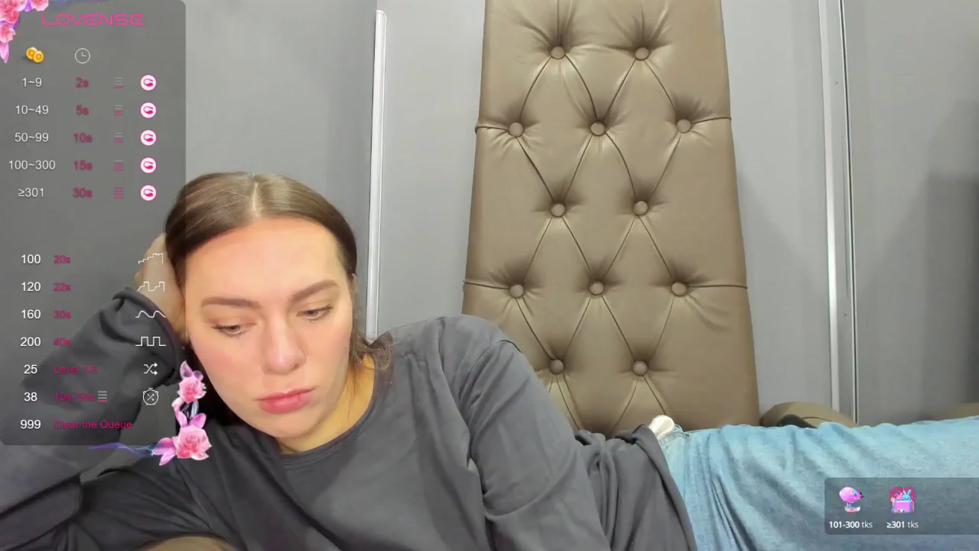 Gallery image thumbnail from Nicole_Kramm's myfreecams stream on, 12/21/2024, 10:35 image 14 of 20