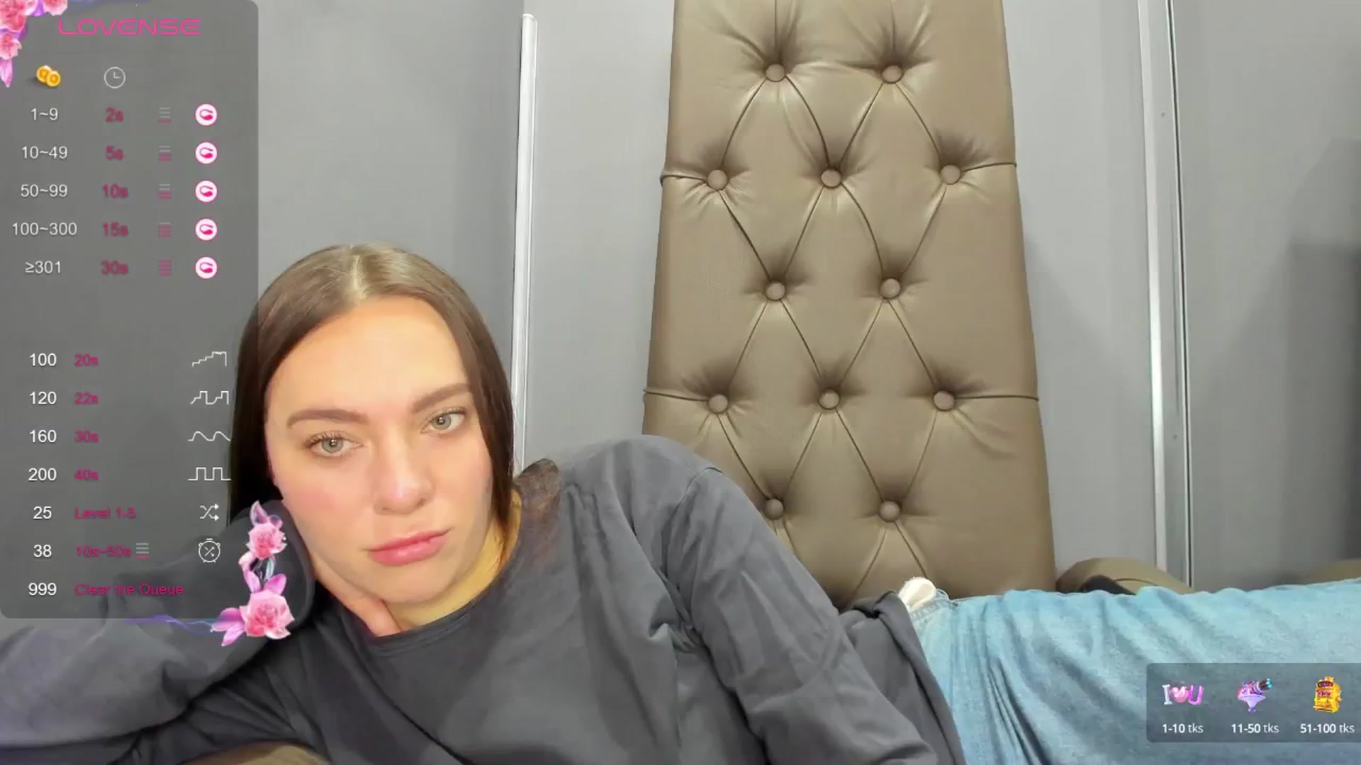 Gallery image thumbnail from Nicole_Kramm's myfreecams stream on, 12/21/2024, 10:35 image 16 of 20