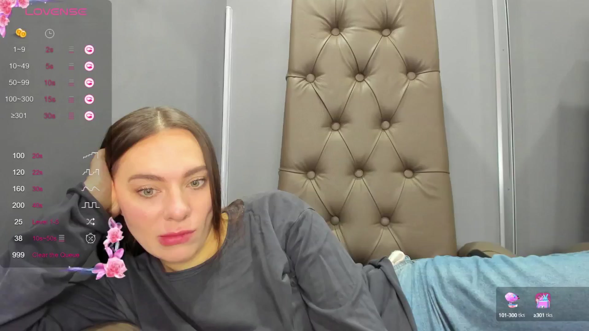 Gallery image thumbnail from Nicole_Kramm's myfreecams stream on, 12/21/2024, 10:35 image 17 of 20