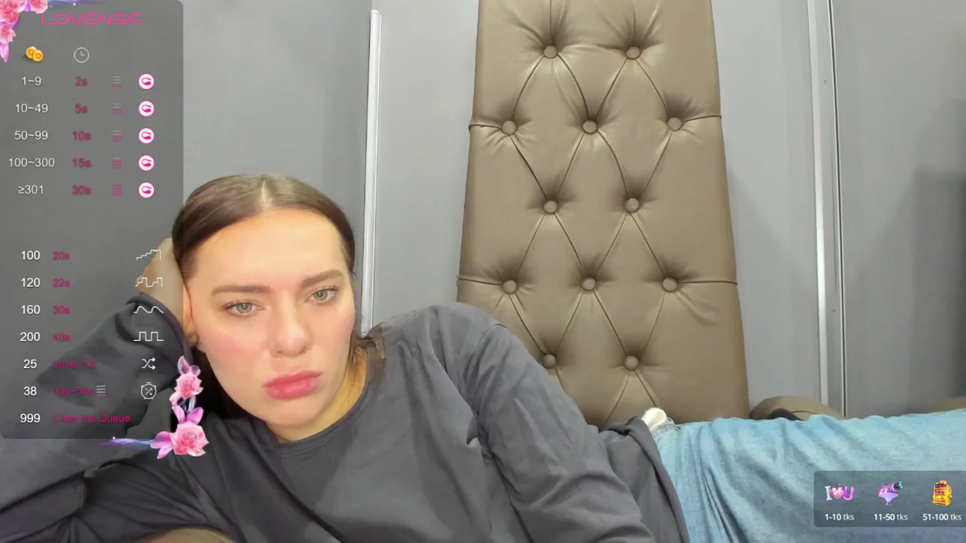 Gallery image thumbnail from Nicole_Kramm's myfreecams stream on, 12/21/2024, 10:35 image 13 of 20
