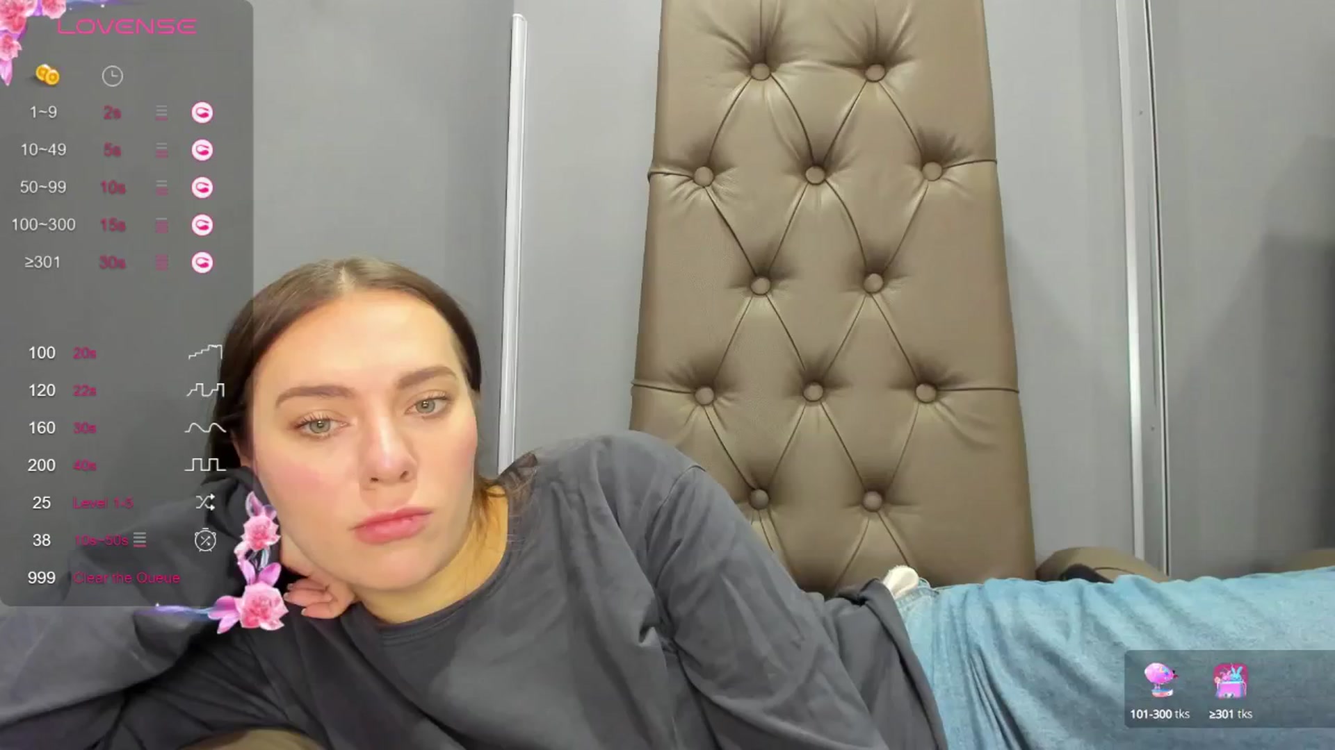 Gallery image thumbnail from Nicole_Kramm's myfreecams stream on, 12/21/2024, 10:35 image 15 of 20