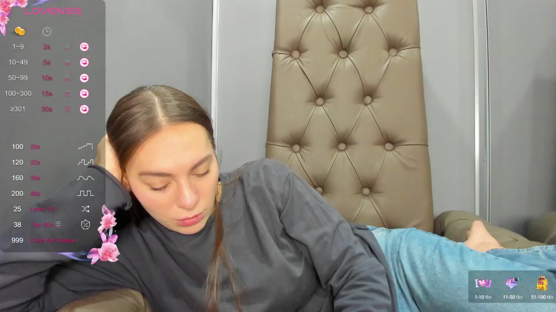 Gallery image thumbnail from Nicole_Kramm's myfreecams stream on, 12/21/2024, 11:38 image 3 of 20