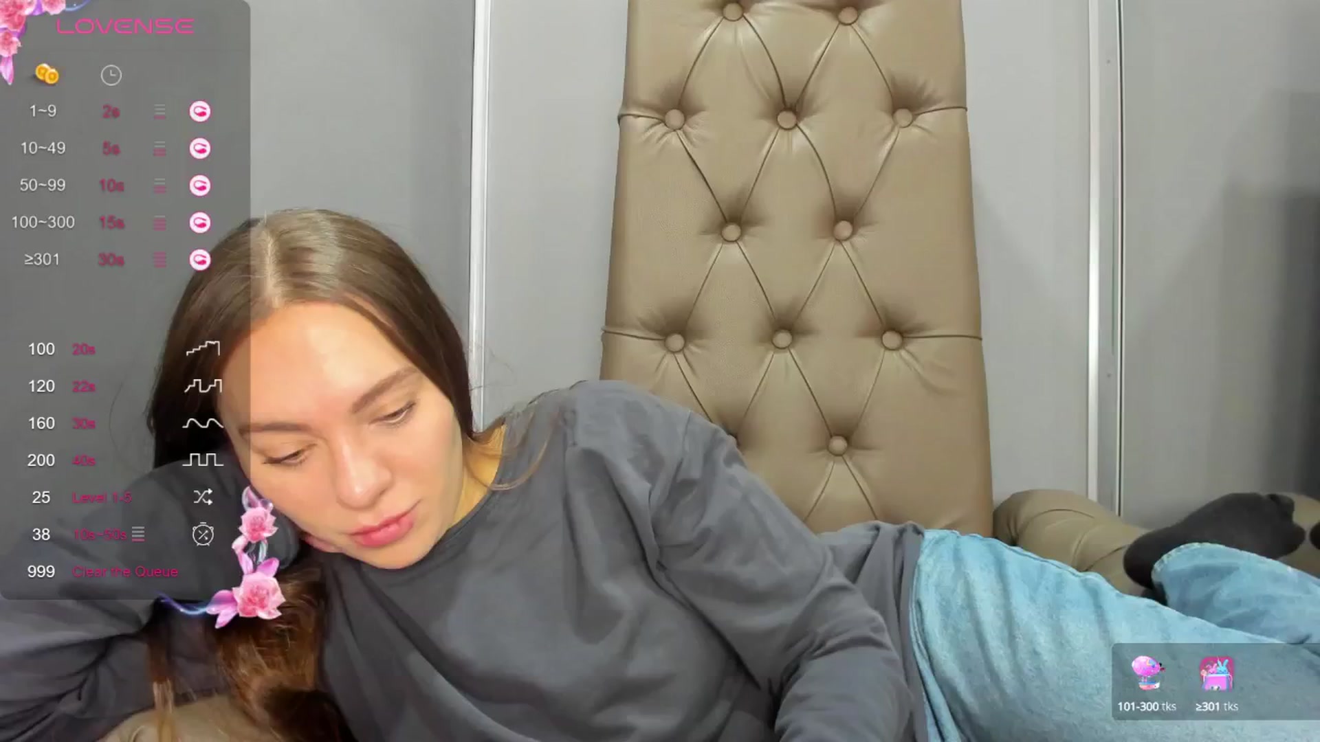 Gallery image thumbnail from Nicole_Kramm's myfreecams stream on, 12/21/2024, 13:16 image 15 of 20