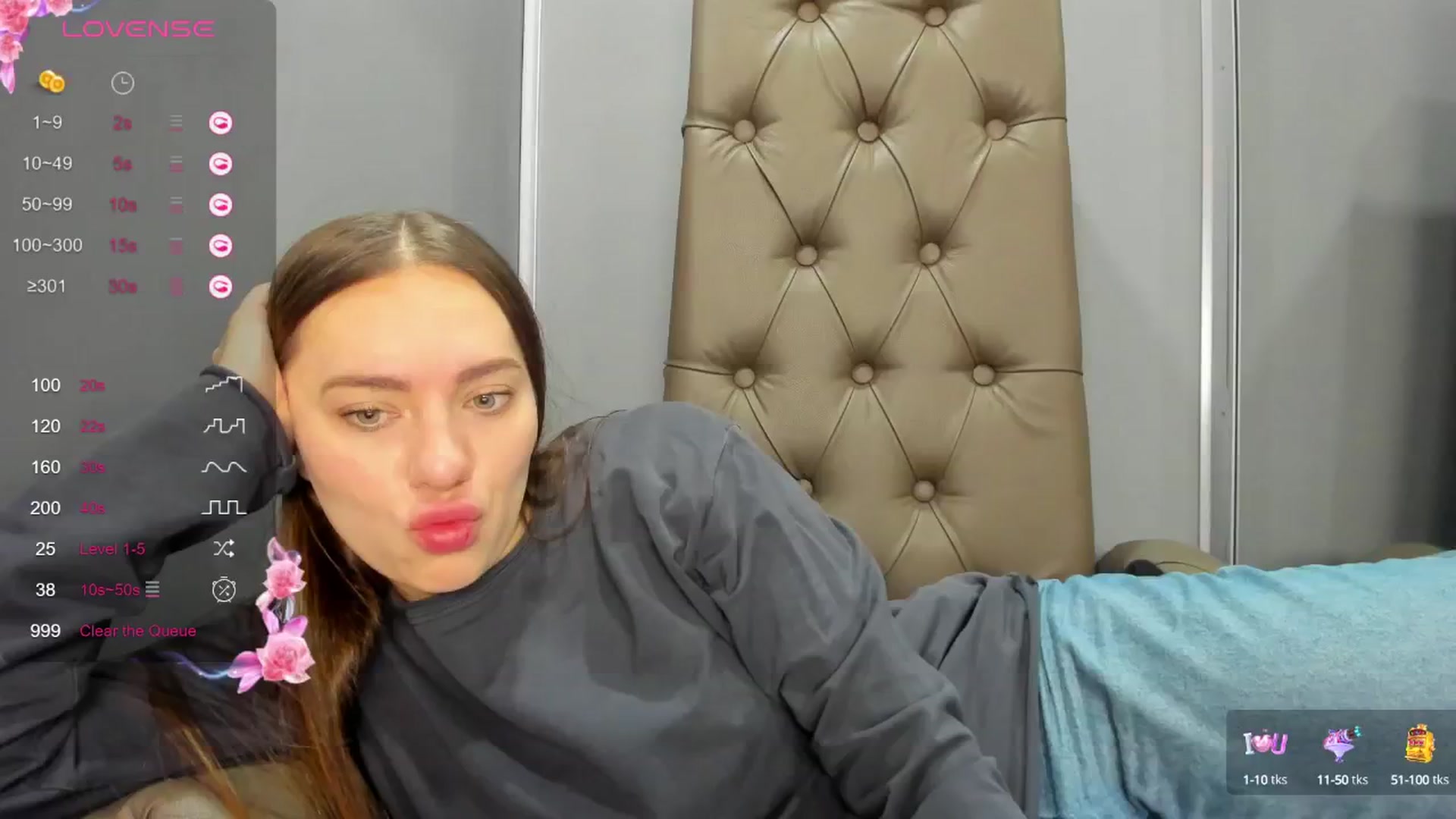 Gallery image thumbnail from Nicole_Kramm's myfreecams stream on, 12/21/2024, 13:16 image 3 of 20