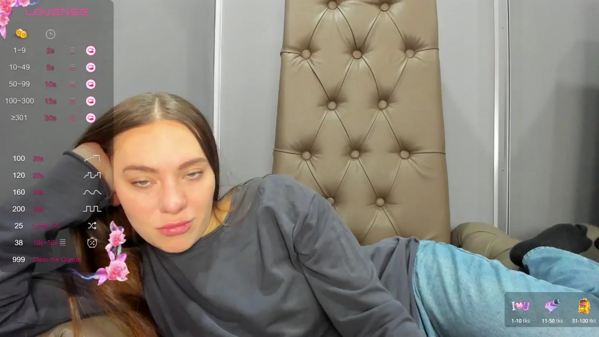 Gallery image thumbnail from Nicole_Kramm's myfreecams stream on, 12/21/2024, 13:16 image 12 of 20