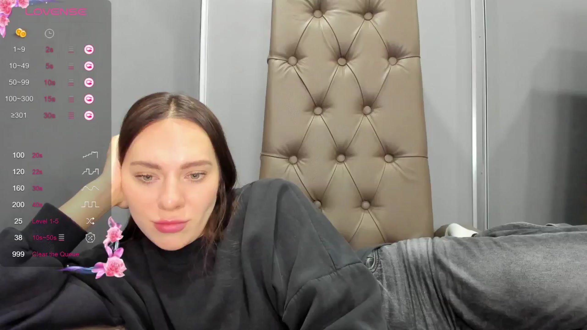 Gallery image thumbnail from Nicole_Kramm's myfreecams stream on, 12/24/2024, 11:39 image 16 of 20