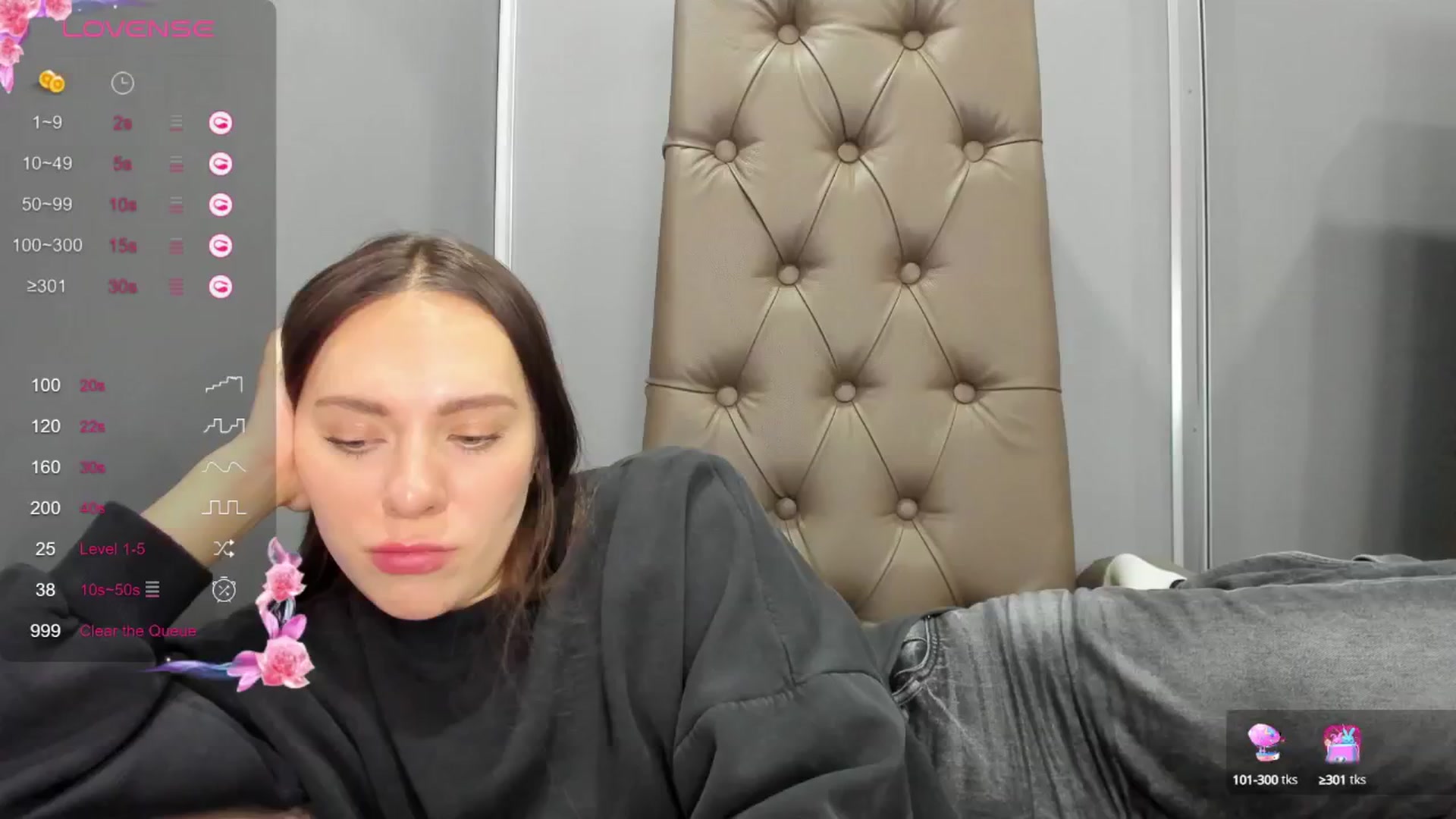 Gallery image thumbnail from Nicole_Kramm's myfreecams stream on, 12/24/2024, 11:39 image 17 of 20