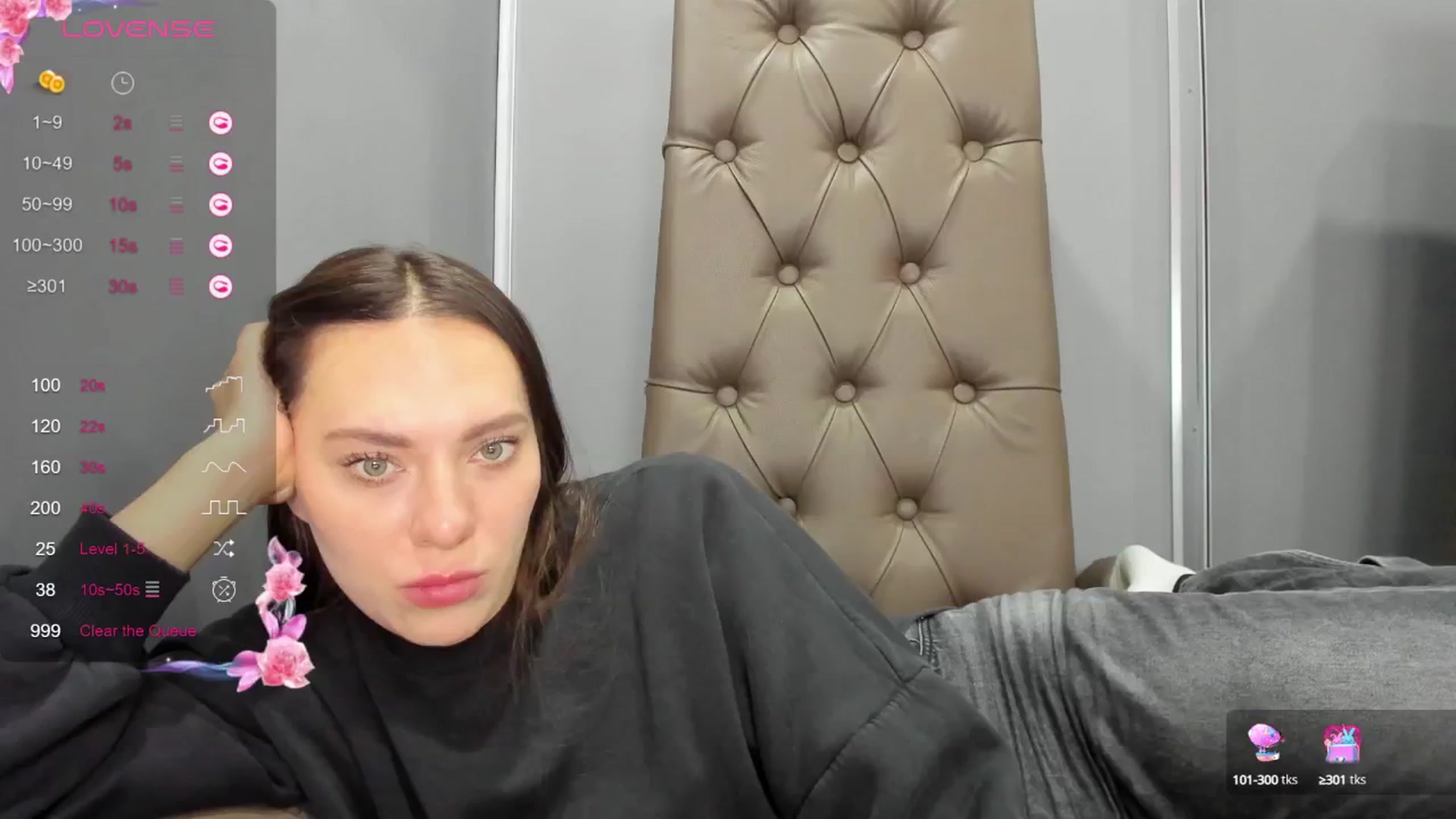 Gallery image thumbnail from Nicole_Kramm's myfreecams stream on, 12/24/2024, 11:39 image 19 of 20