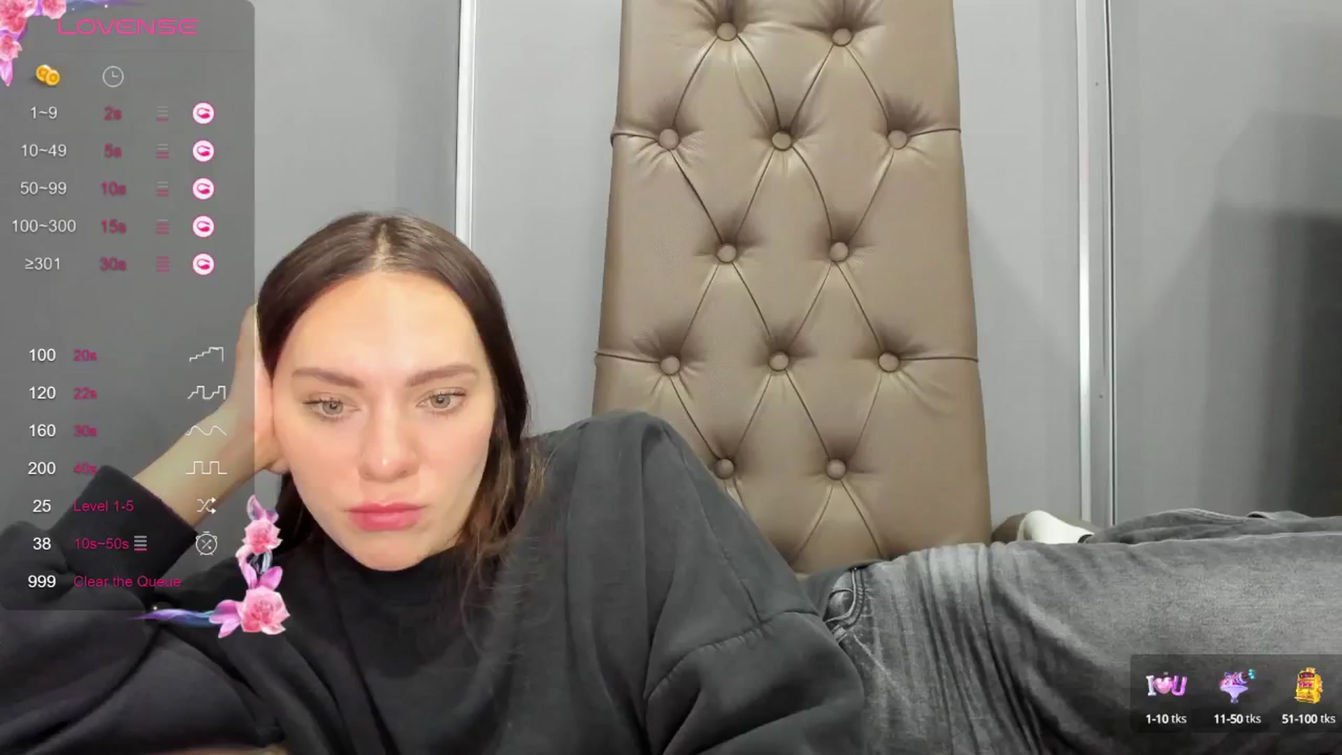 Gallery image thumbnail from Nicole_Kramm's myfreecams stream on, 12/24/2024, 11:39 image 18 of 20