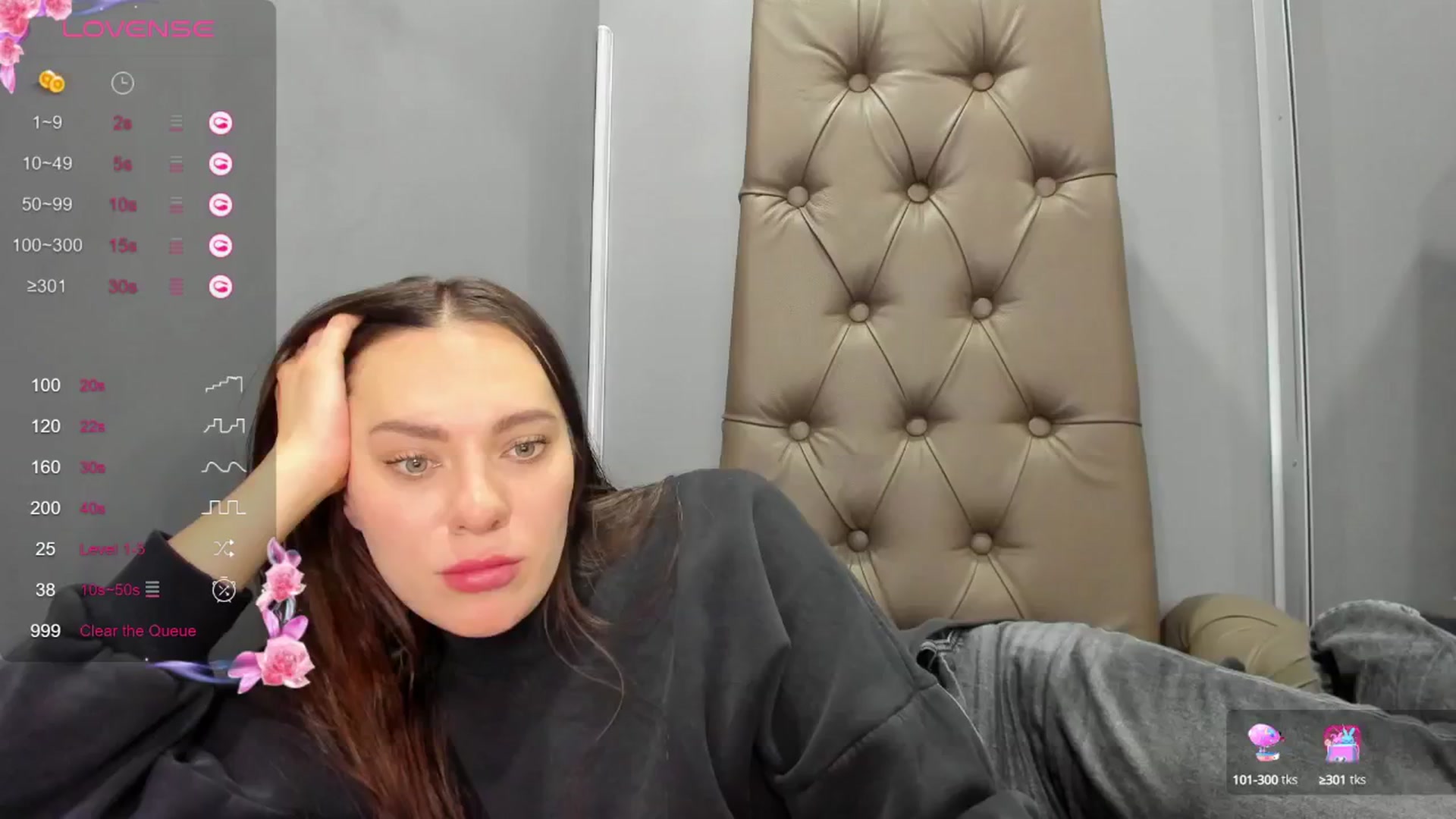 Gallery image thumbnail from Nicole_Kramm's myfreecams stream on, 12/25/2024, 08:38 image 1 of 20