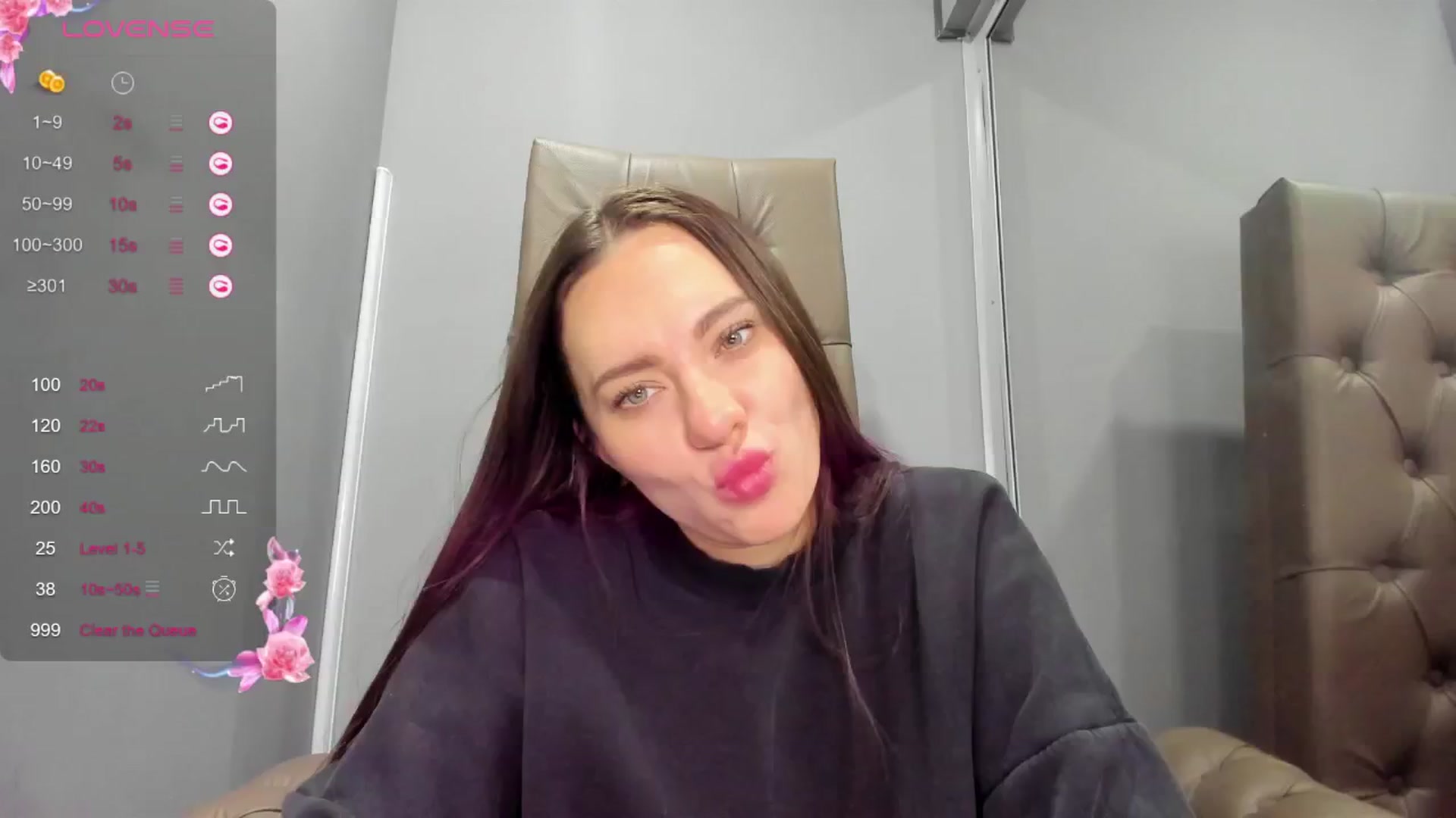 Gallery image thumbnail from Nicole_Kramm's myfreecams stream on, 12/25/2024, 08:38 image 6 of 20