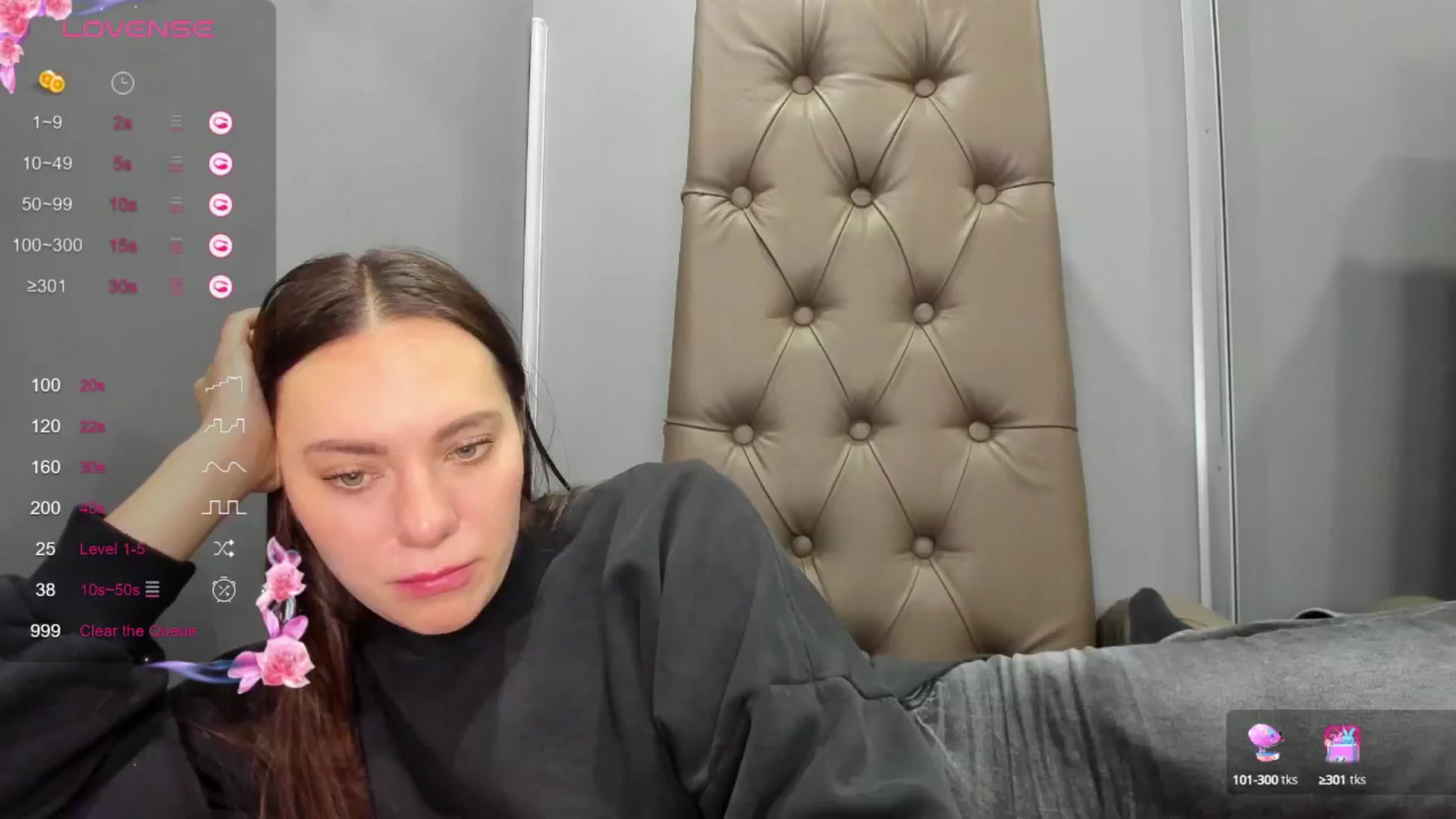 Gallery image thumbnail from Nicole_Kramm's myfreecams stream on, 12/25/2024, 09:20 image 14 of 20