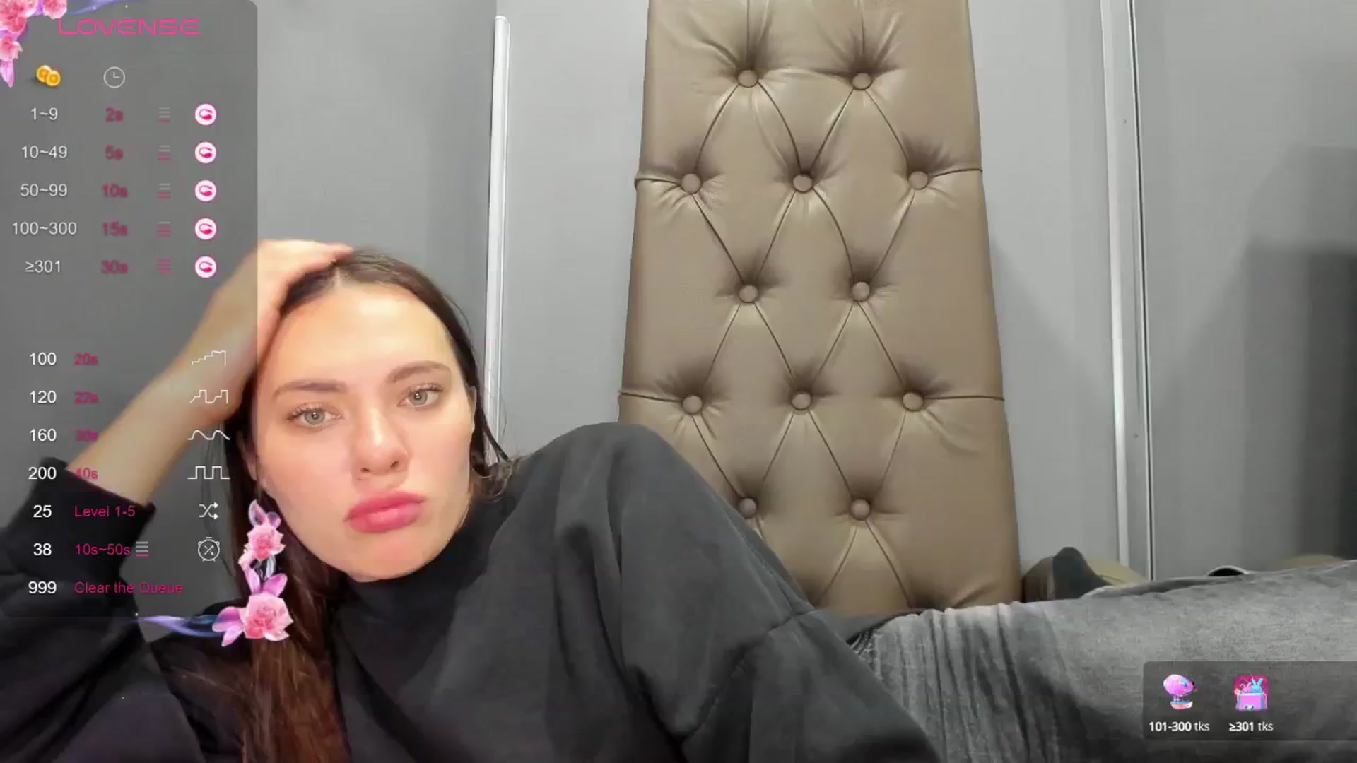 Gallery image thumbnail from Nicole_Kramm's myfreecams stream on, 12/25/2024, 09:20 image 15 of 20