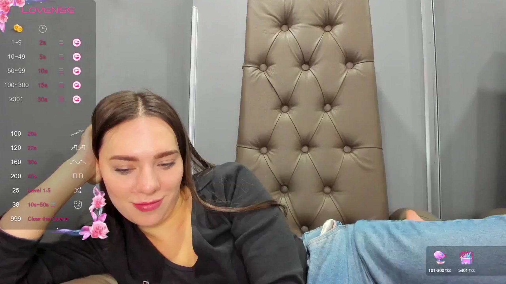 Gallery image thumbnail from Nicole_Kramm's myfreecams stream on, 12/29/2024, 09:50 image 16 of 20