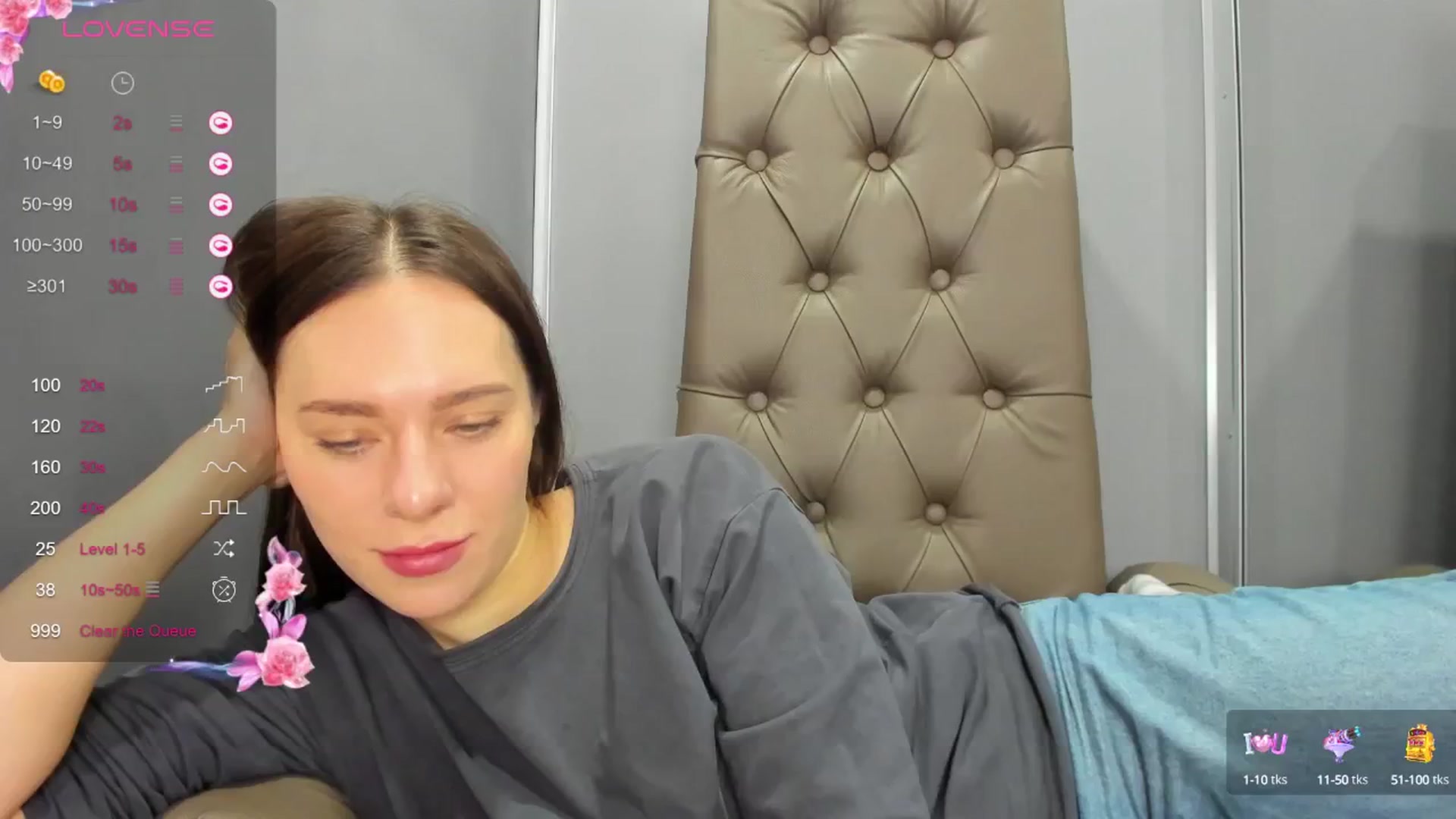 Gallery image thumbnail from Nicole_Kramm's myfreecams stream on, 01/12/2025, 09:36 image 1 of 20