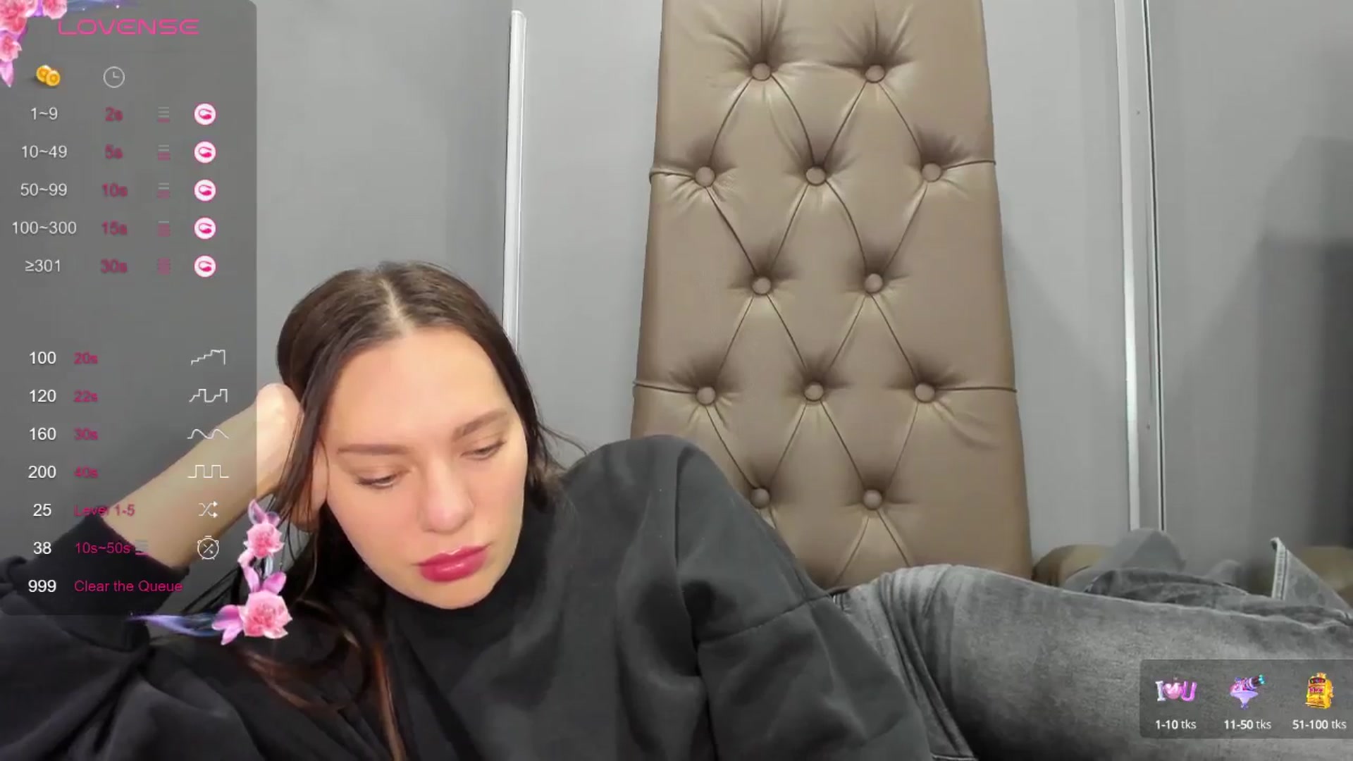 Gallery image thumbnail from Nicole_Kramm's myfreecams stream on, 01/14/2025, 13:12 image 17 of 20