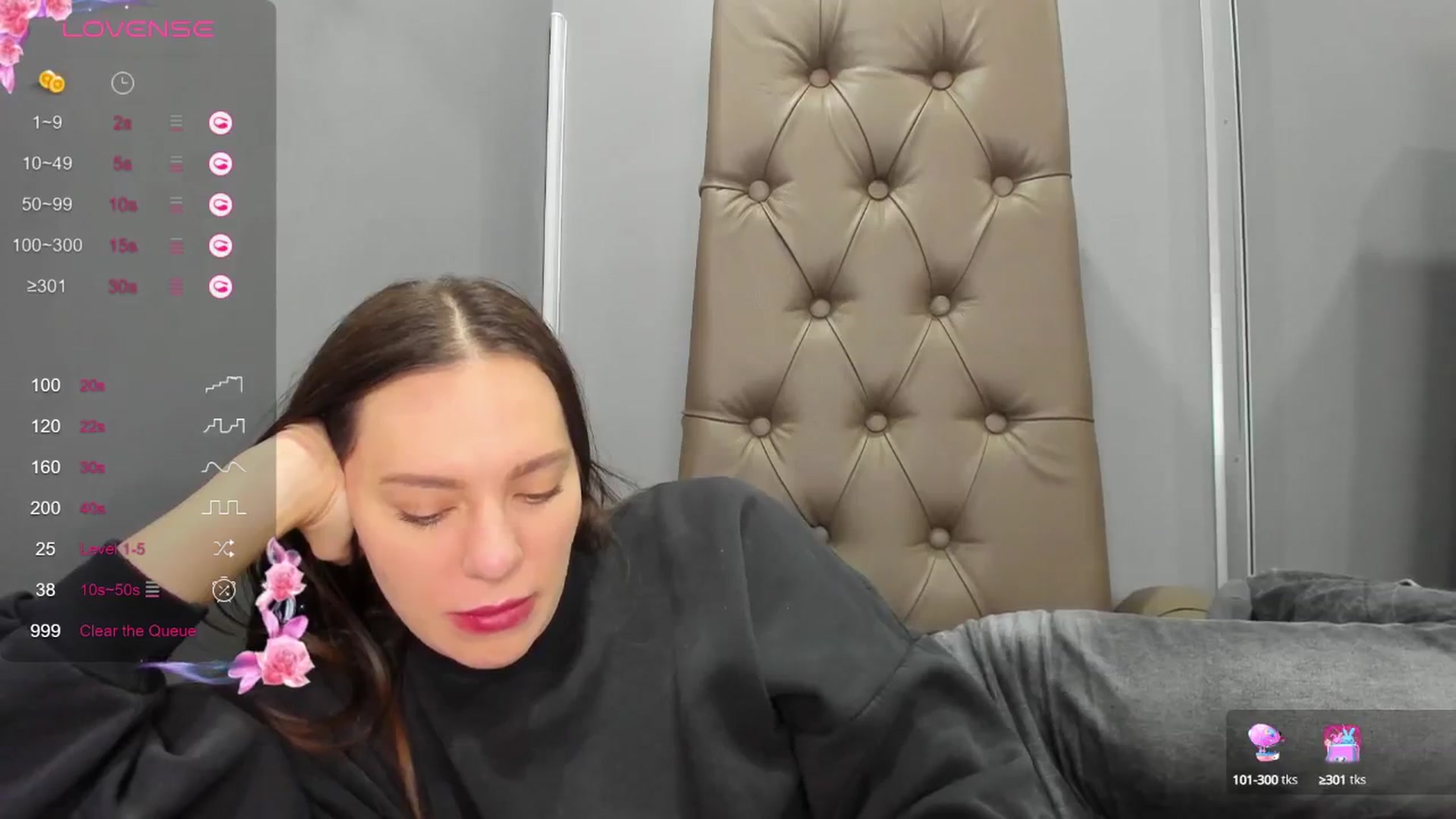 Gallery image thumbnail from Nicole_Kramm's myfreecams stream on, 01/14/2025, 13:12 image 7 of 20