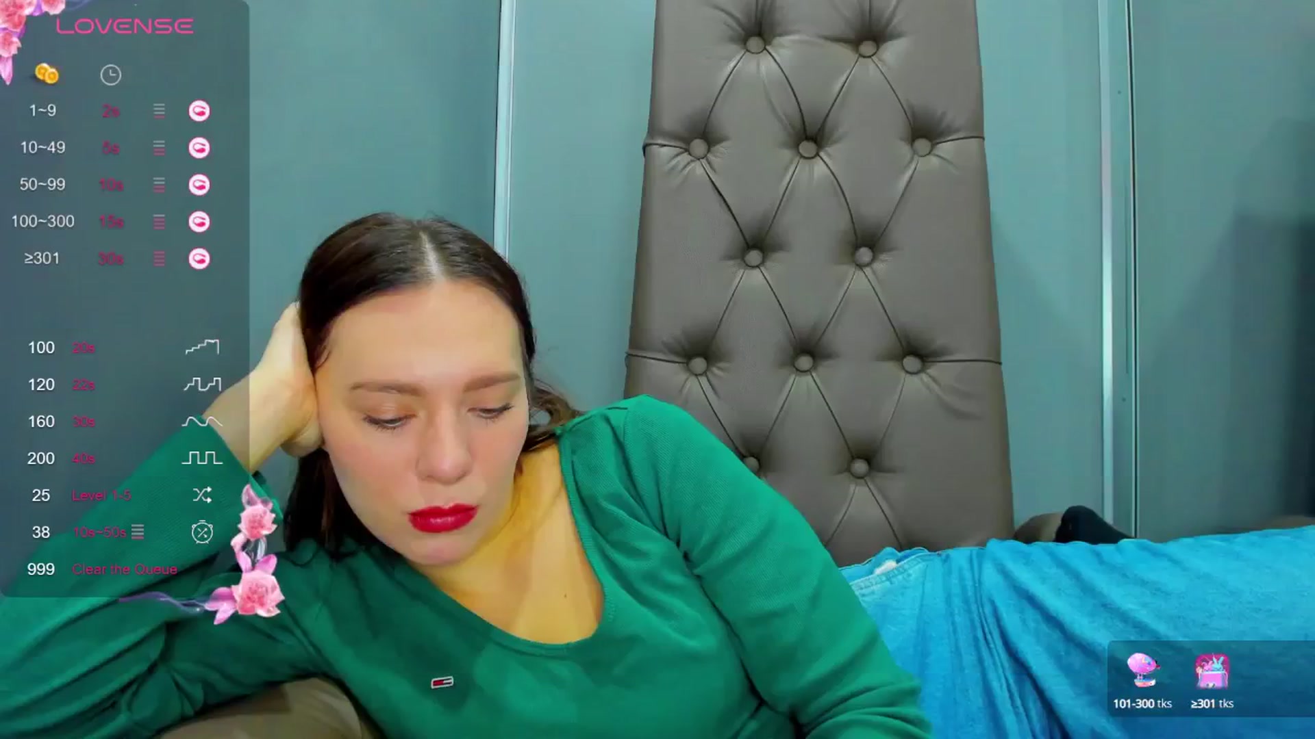 Gallery image thumbnail from Nicole_Kramm's myfreecams stream on, 01/29/2025, 09:30 image 7 of 20