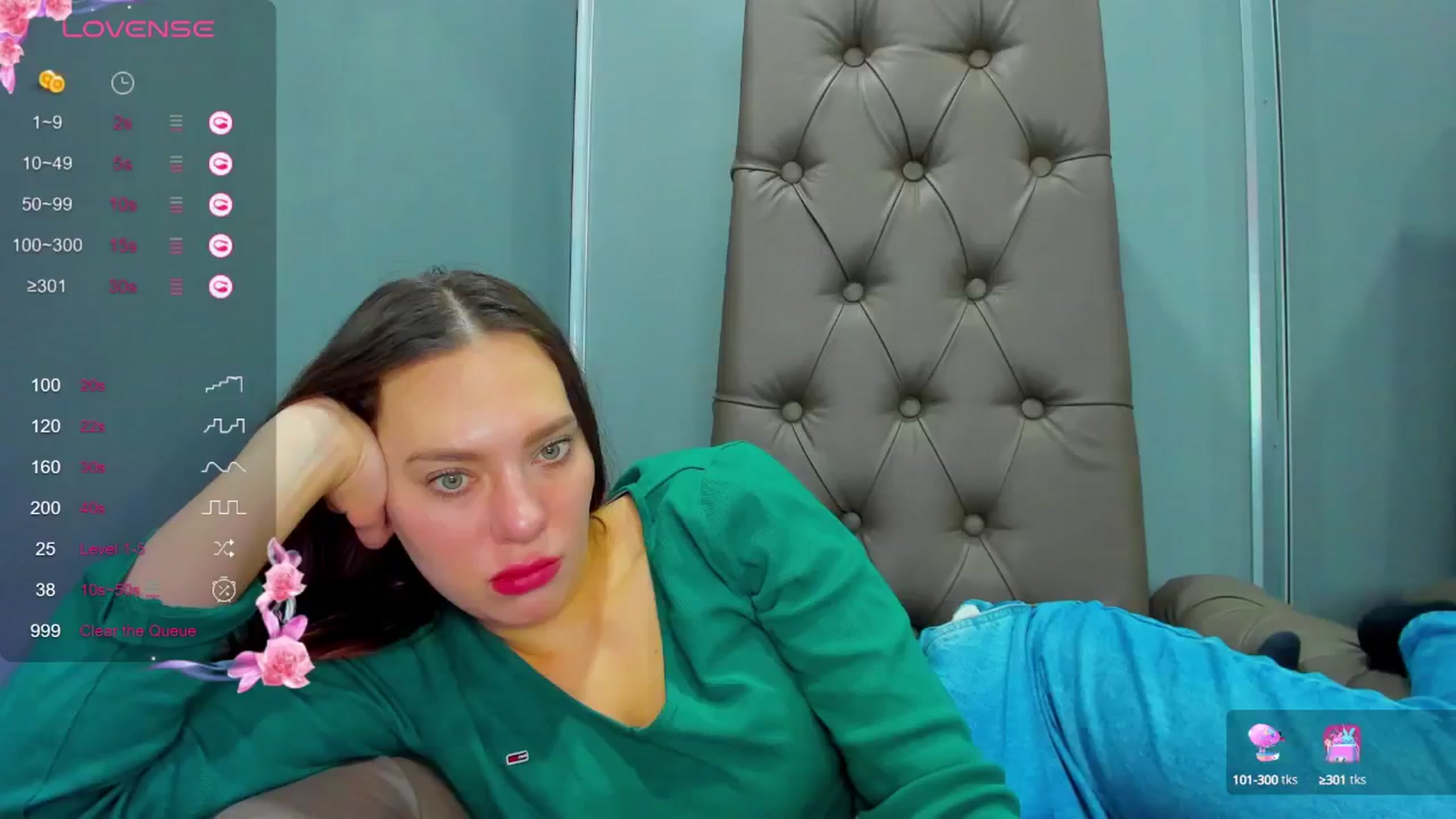 Gallery image thumbnail from Nicole_Kramm's myfreecams stream on, 01/29/2025, 13:39 image 17 of 20